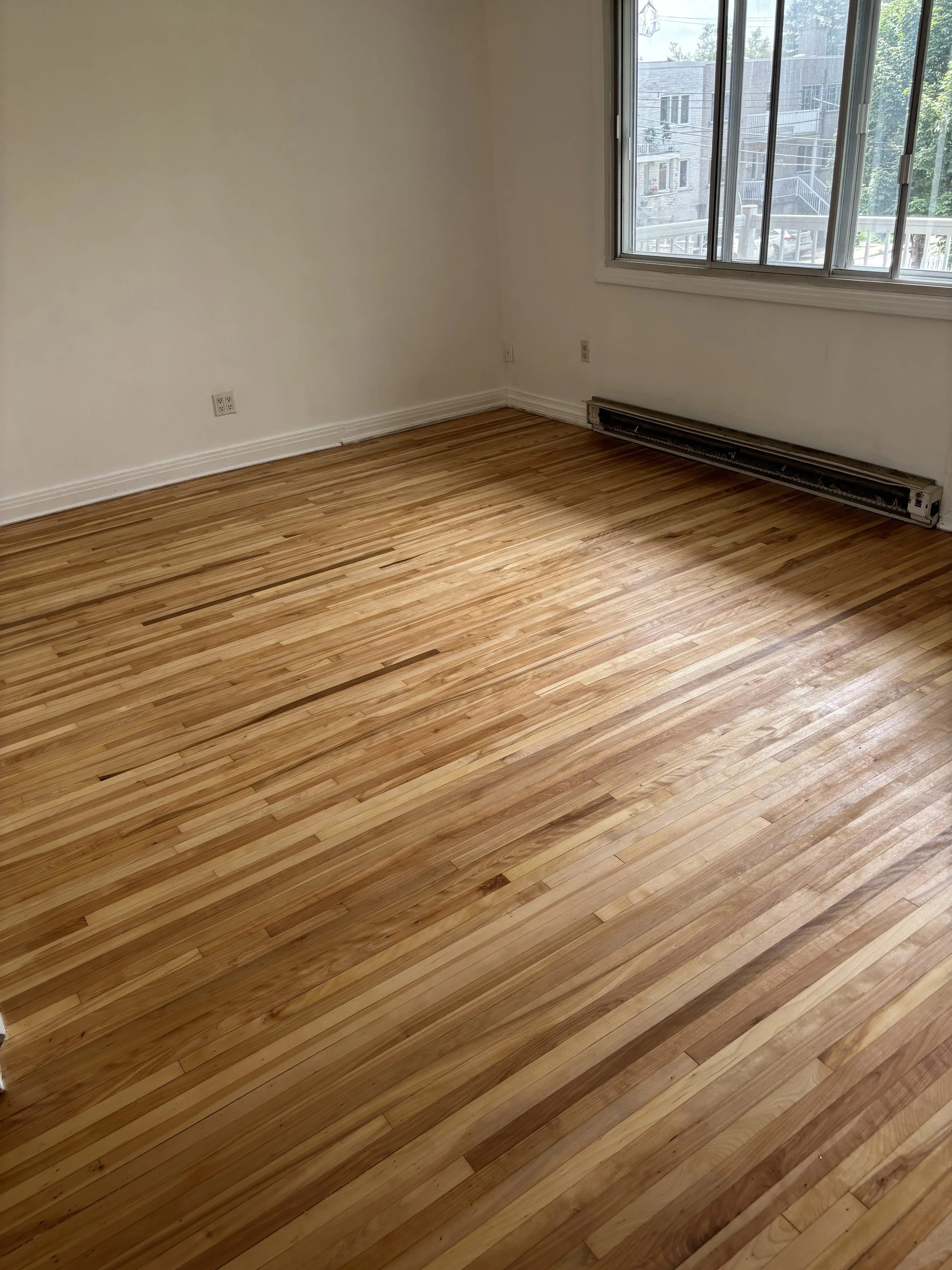 Sablage de plancher d'erable avec vernis a l'huile a Kirkland