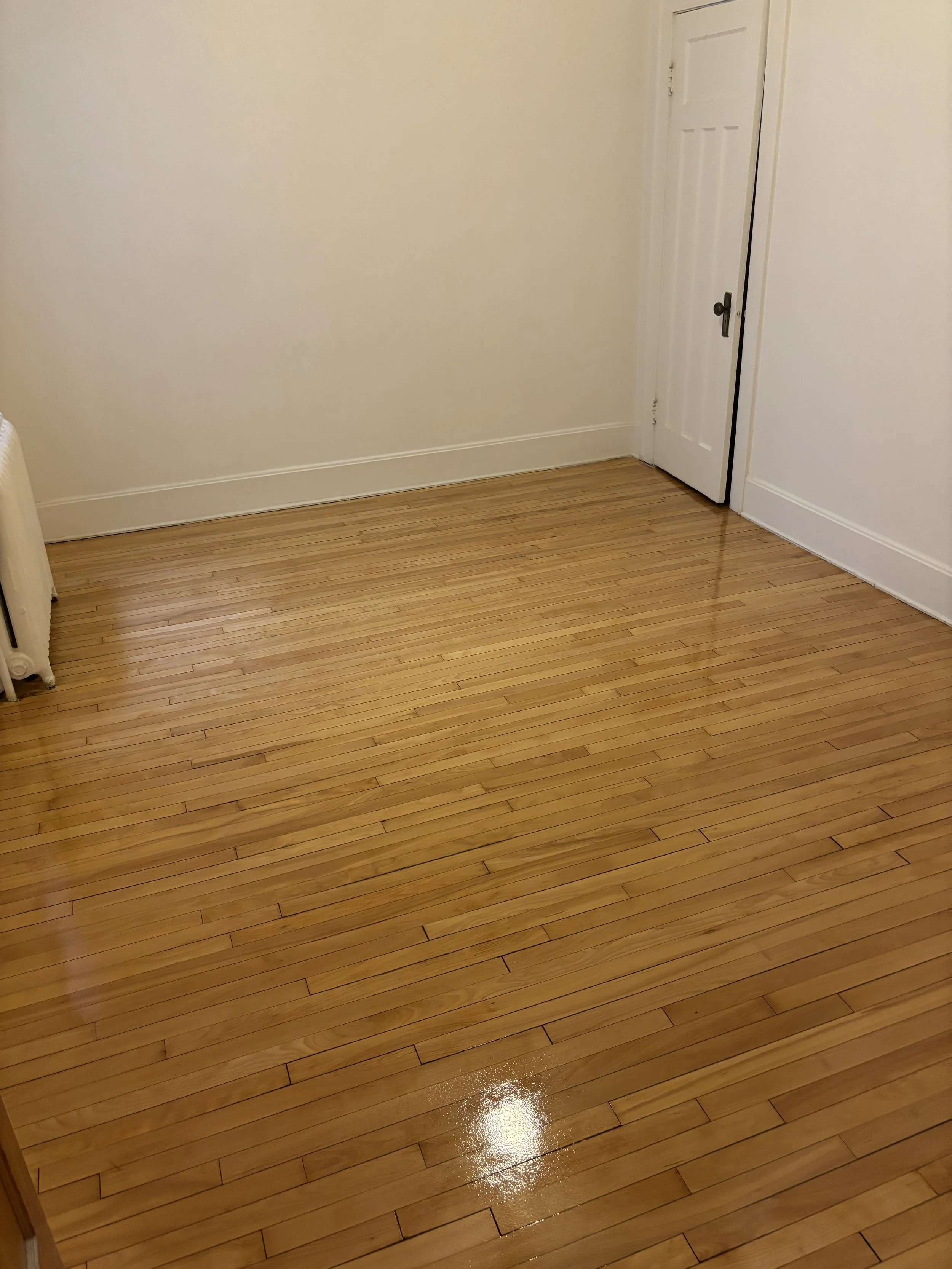 Sablage de plancher d'erable avec vernis a l'huile a Pointe-Claire
