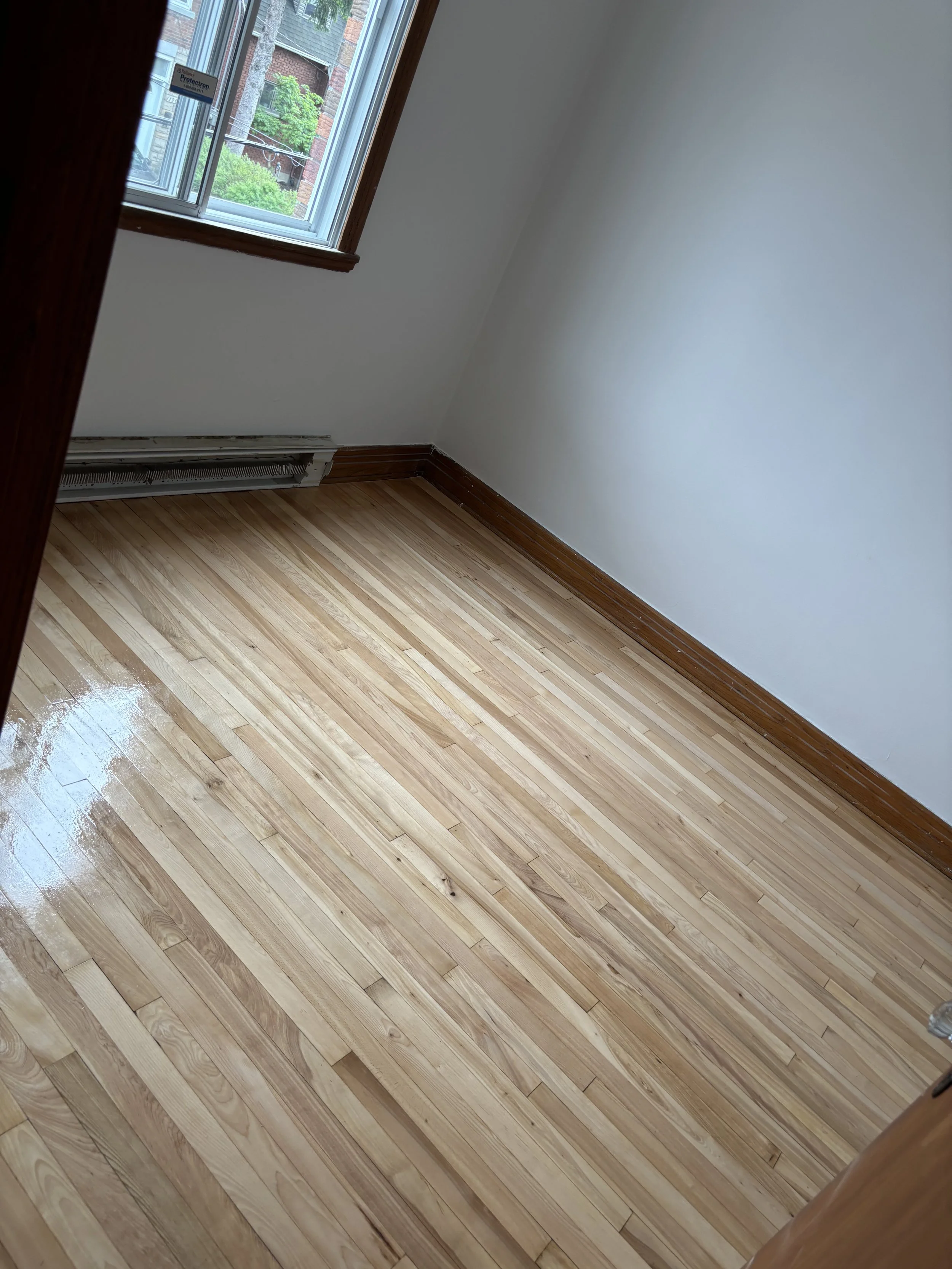 Sablage de plancher d'erable avec vernis a l'eau naturel a Lasalle