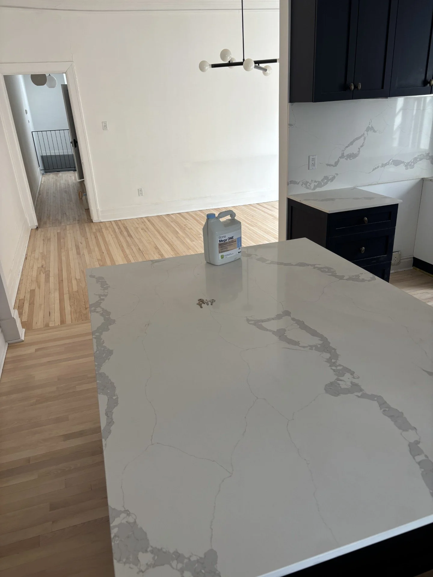 Sablage de plancher avec vernis a l'eau naturel a Cote-des-Neiges–Notre-Dame-de-Grace