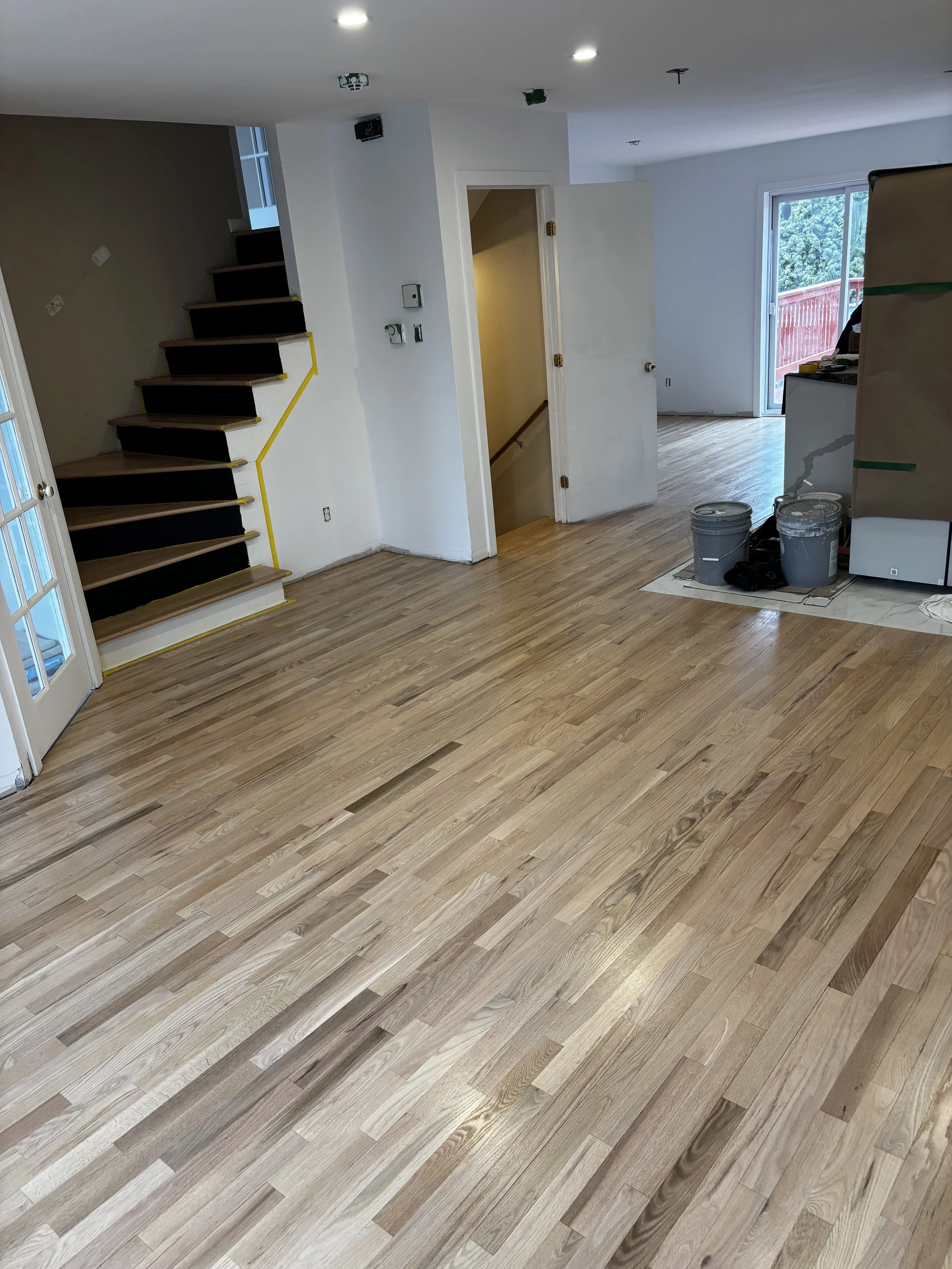 Sablage de plancher de chene rouge avec vernis a l'eau naturel a Chateauguay