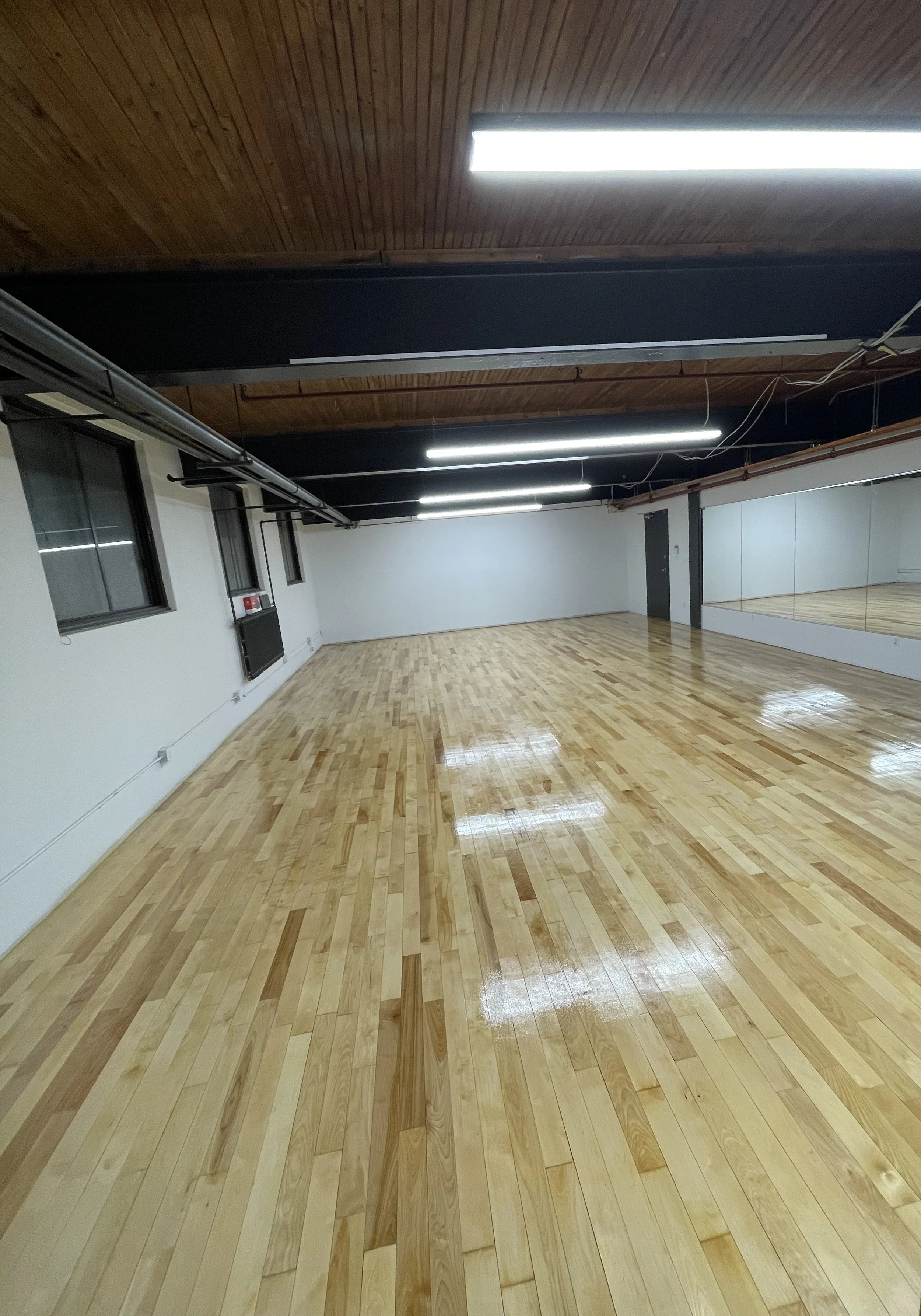 Sablage de plancher d'erable avec vernis a l'huile a Montreal