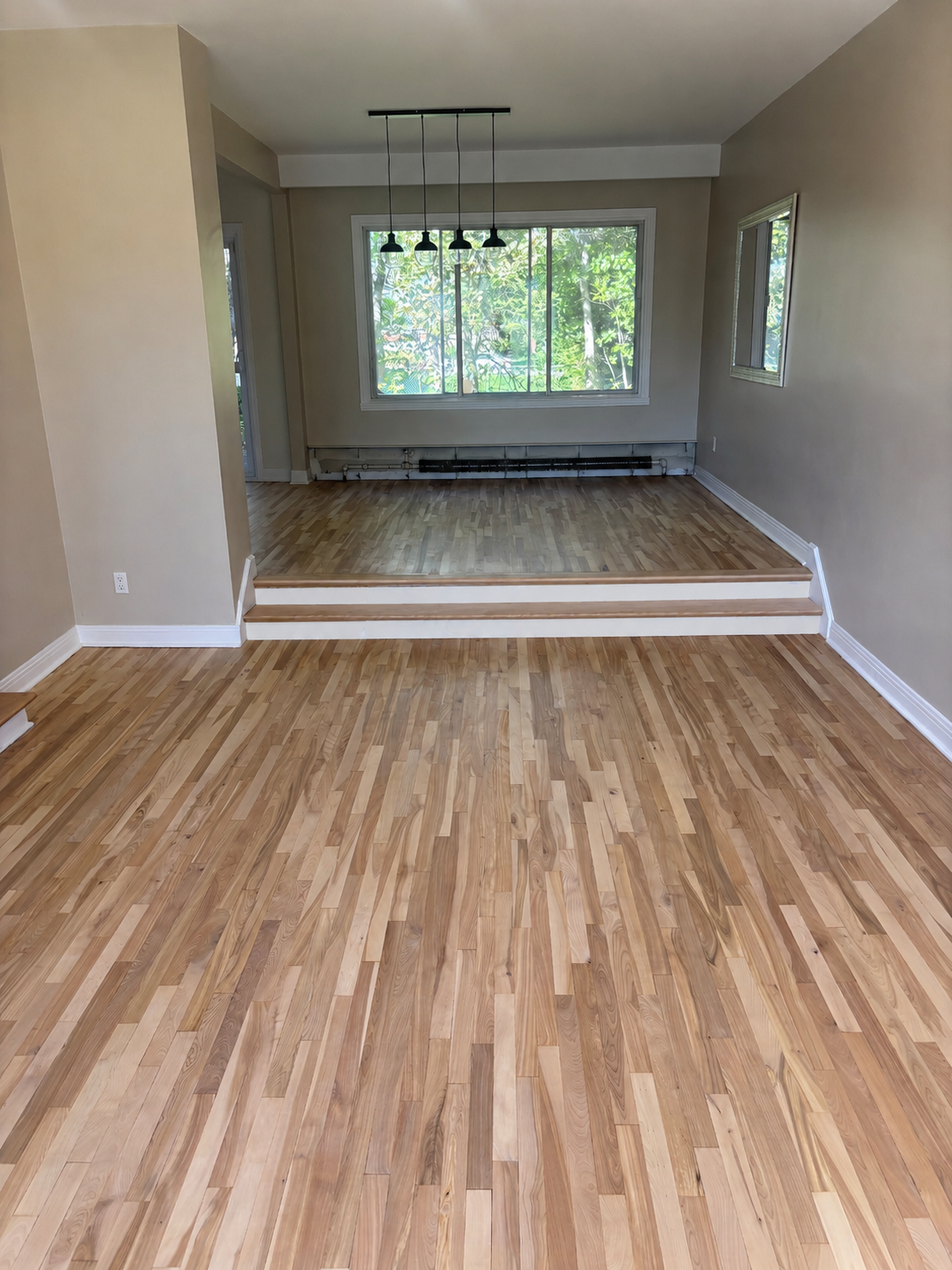 Sablage de plancher avec vernis a l'eau naturel a Cote Saint-Luc