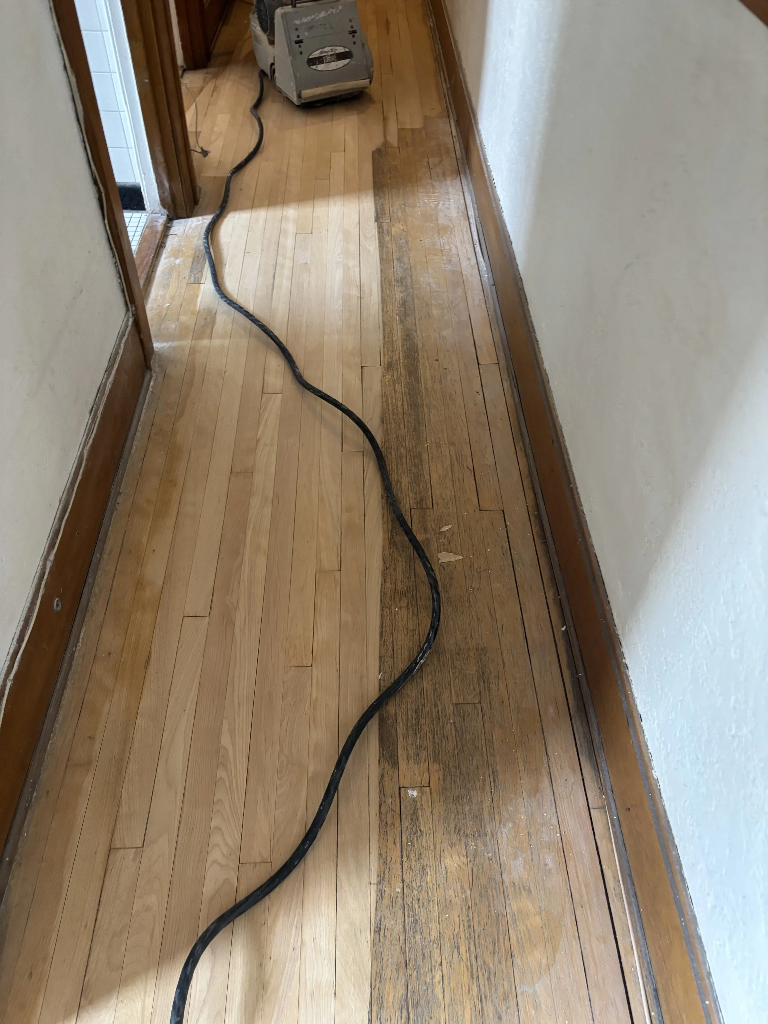Difference du sablage de plancher d'erable en cours a Ahuntsic-Cartierville