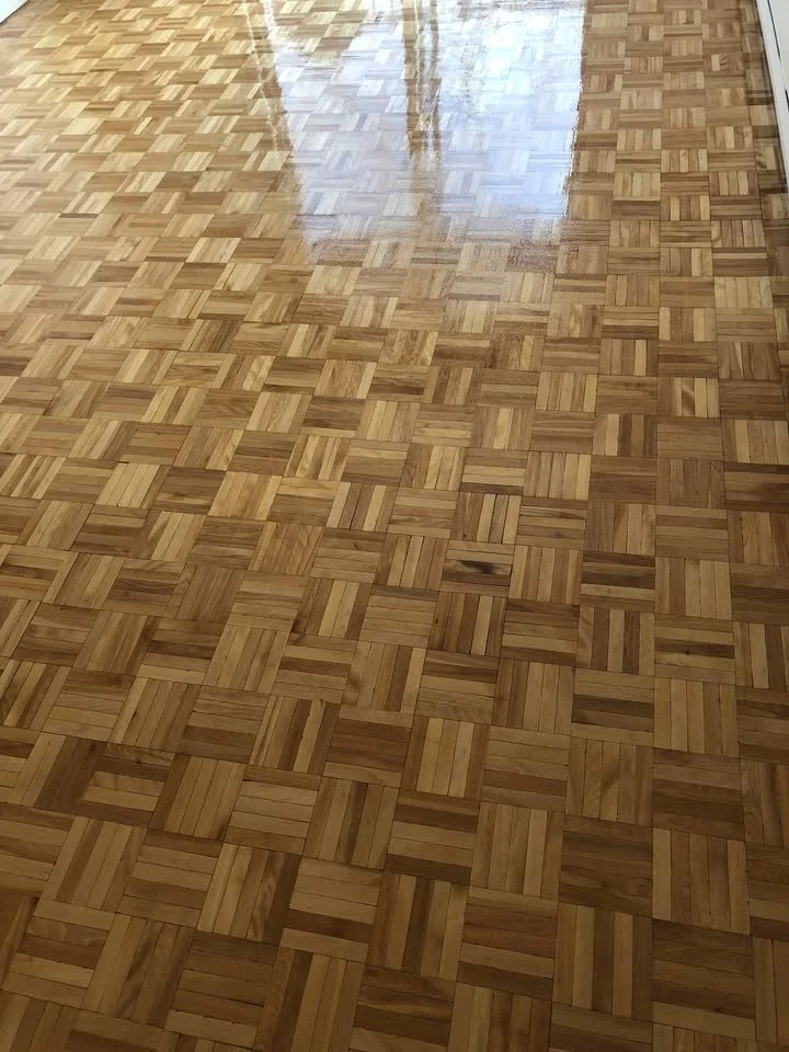 Sablage de plancher de parqueterie d'erable avec vernis a l'huile a Hochelaga-Maisonneuve