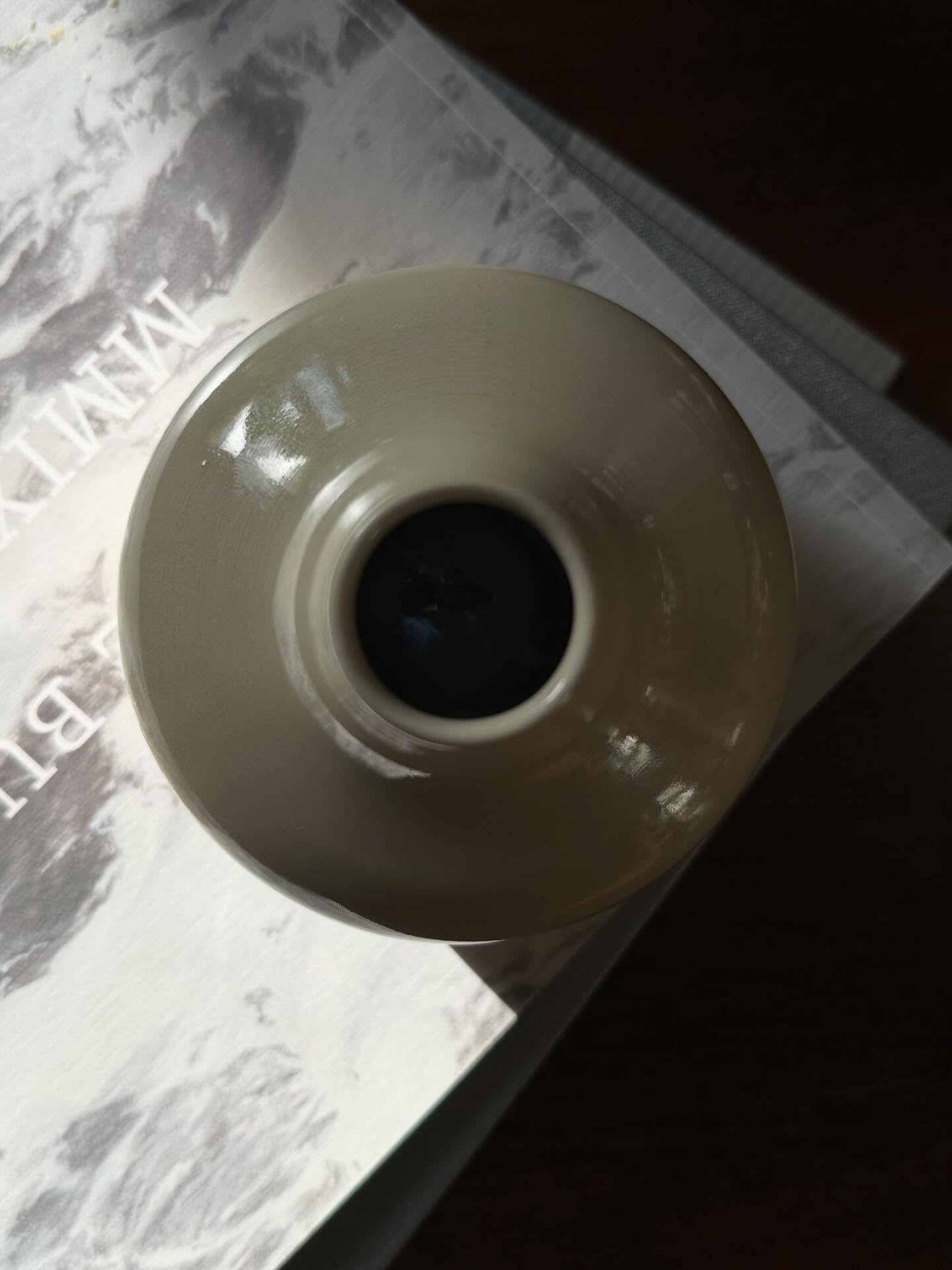 Exploring creams and white. Especially the finished effect of clear gloss over g-mix (first image)