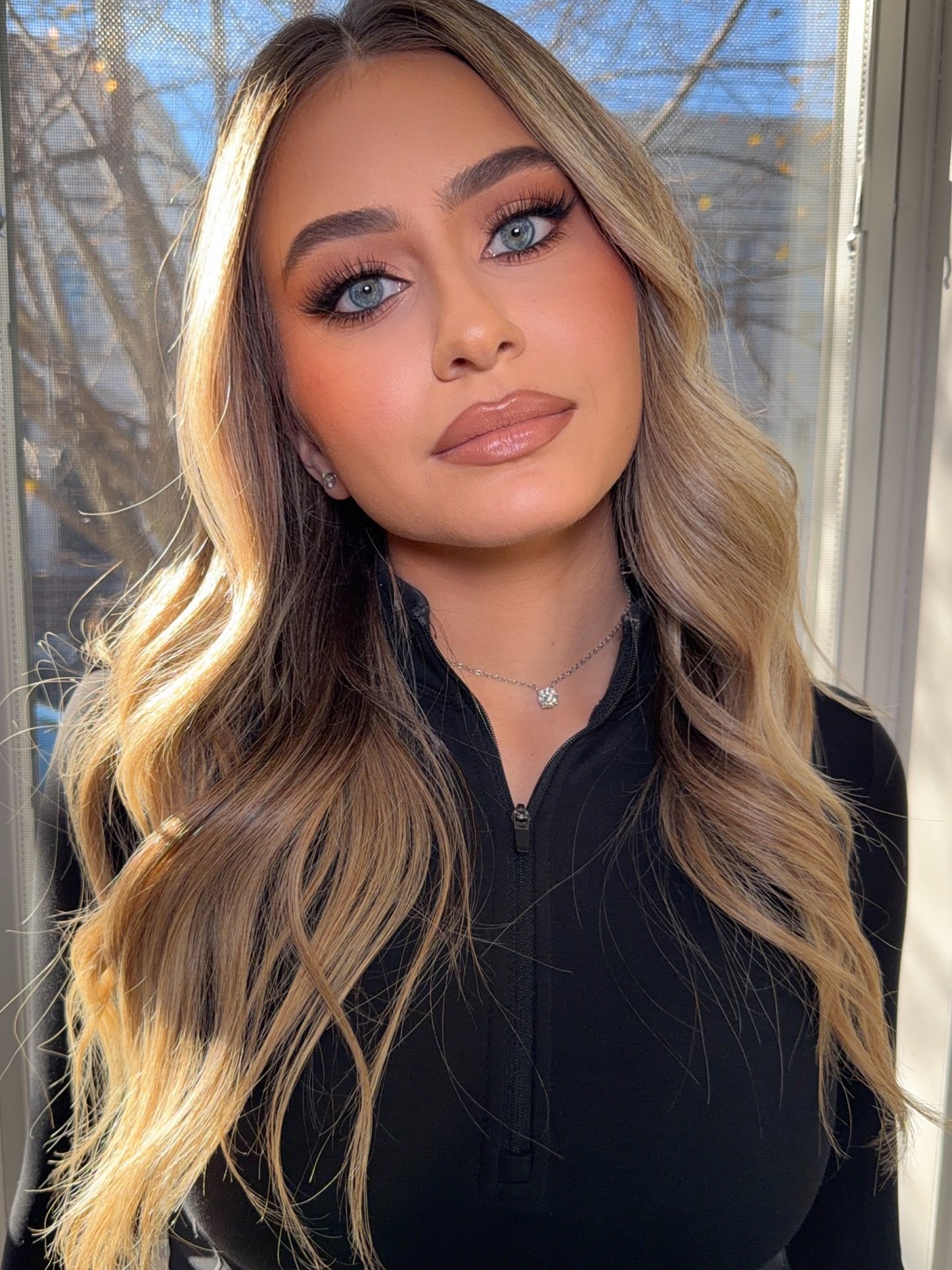 the glam on my dreams on @carendror 🥹🫠
Using @patricktabeauty major dimensions palette 3
@fentybeauty pro filter foundation 
@charlottetilbury pencil in barberella brown 
@maccosmetics cork lipliner 
@narsissist soft matte concealer &amp; creamy co