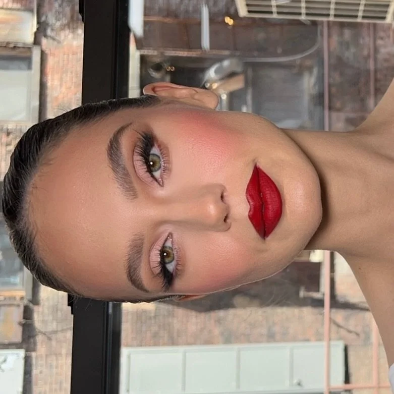 Want Modern Hollywood glam that&rsquo;s sculpted, lifted, and timeless?
I break down products, placement, and pro techniques in this class.
Comment &amp; I&rsquo;ll dm you my code for 20% off 💄✨