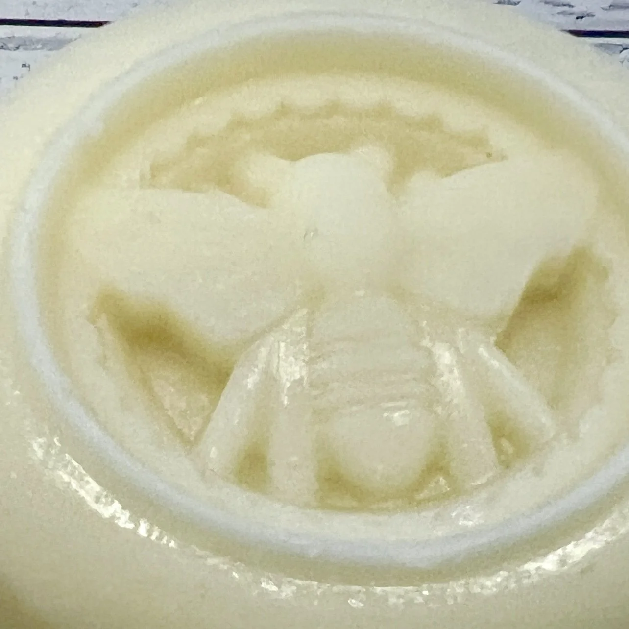Hydrating+Lotion+bee+bar+close.jpeg