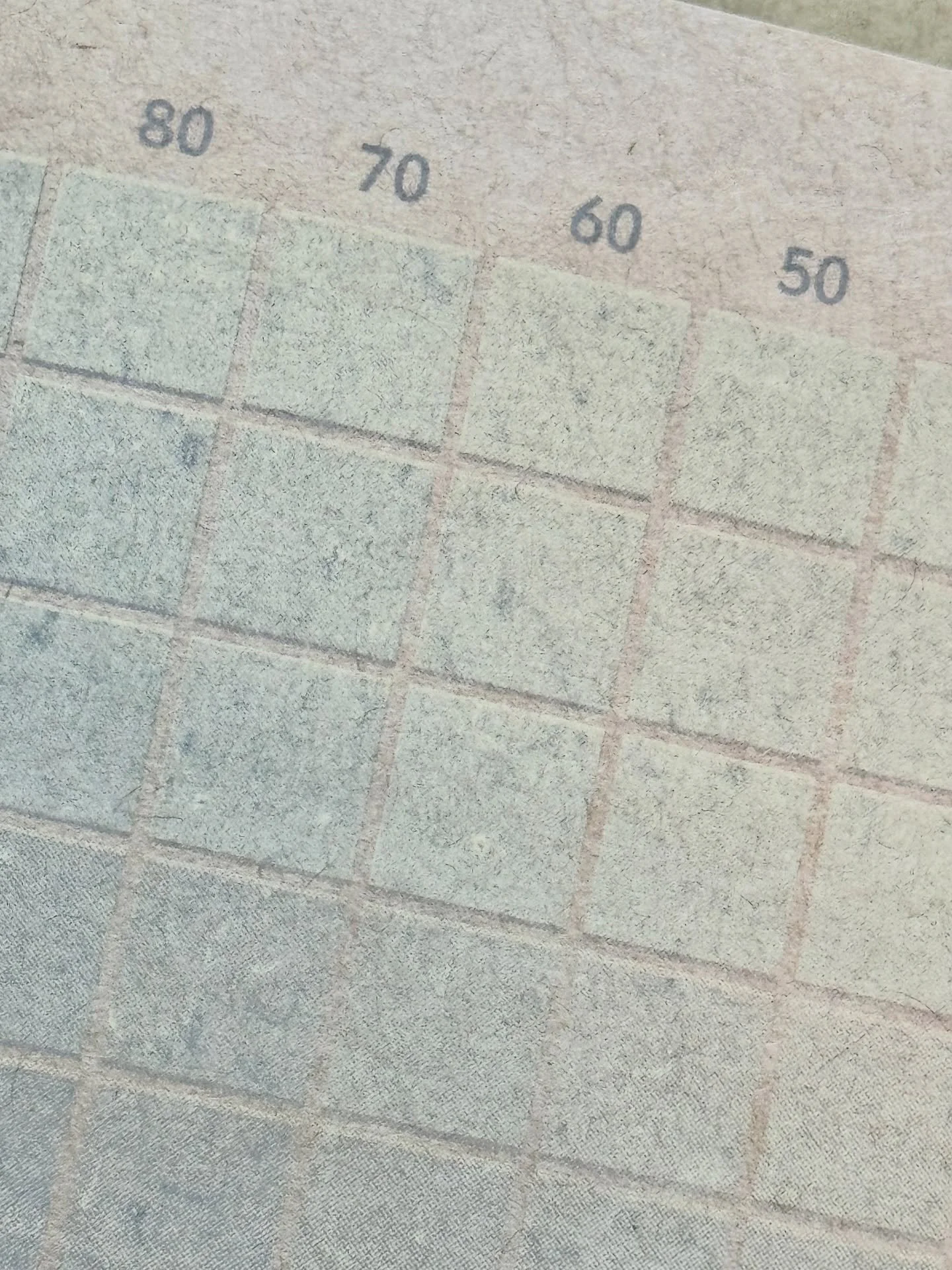 雪が降る。街は 52％ の白に。

Snow today. The city set to 52% white.

今日落雪，城市調成 52% 的白。

#札幌 #初雪 #雪景 #今日の一枚 #冬の気配 #白の割合 #minimal #wabisabi