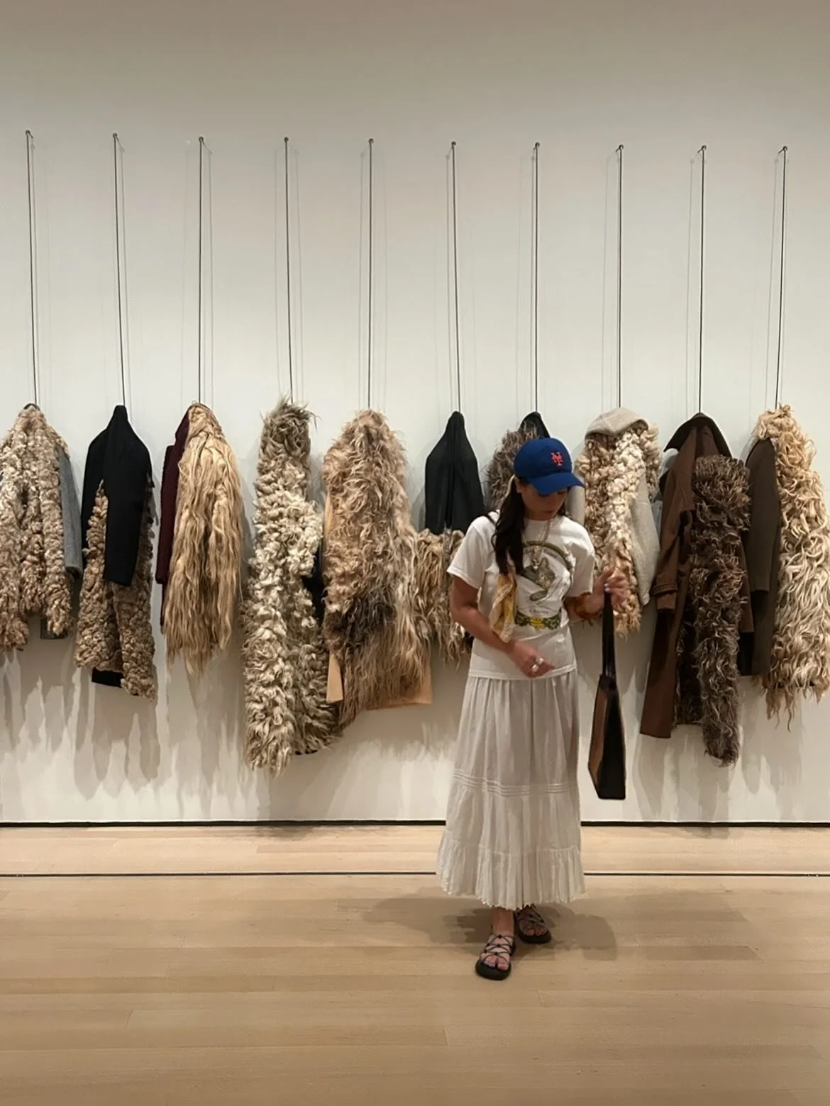 💌 August fashion exhibit recap! 💌 

This month I went to @themuseumofmodernart to see Woven Histories: Textiles and Modern Abstraction. The exhibition featured over 150 interdisciplinary objects highlighting ongoing divisions between fine art and c