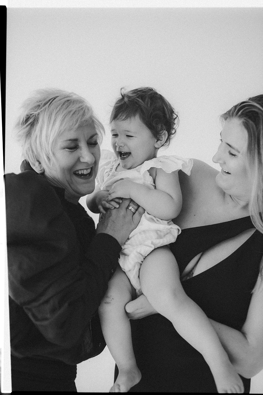 Studio Motherhood Session — But make it Vogue 