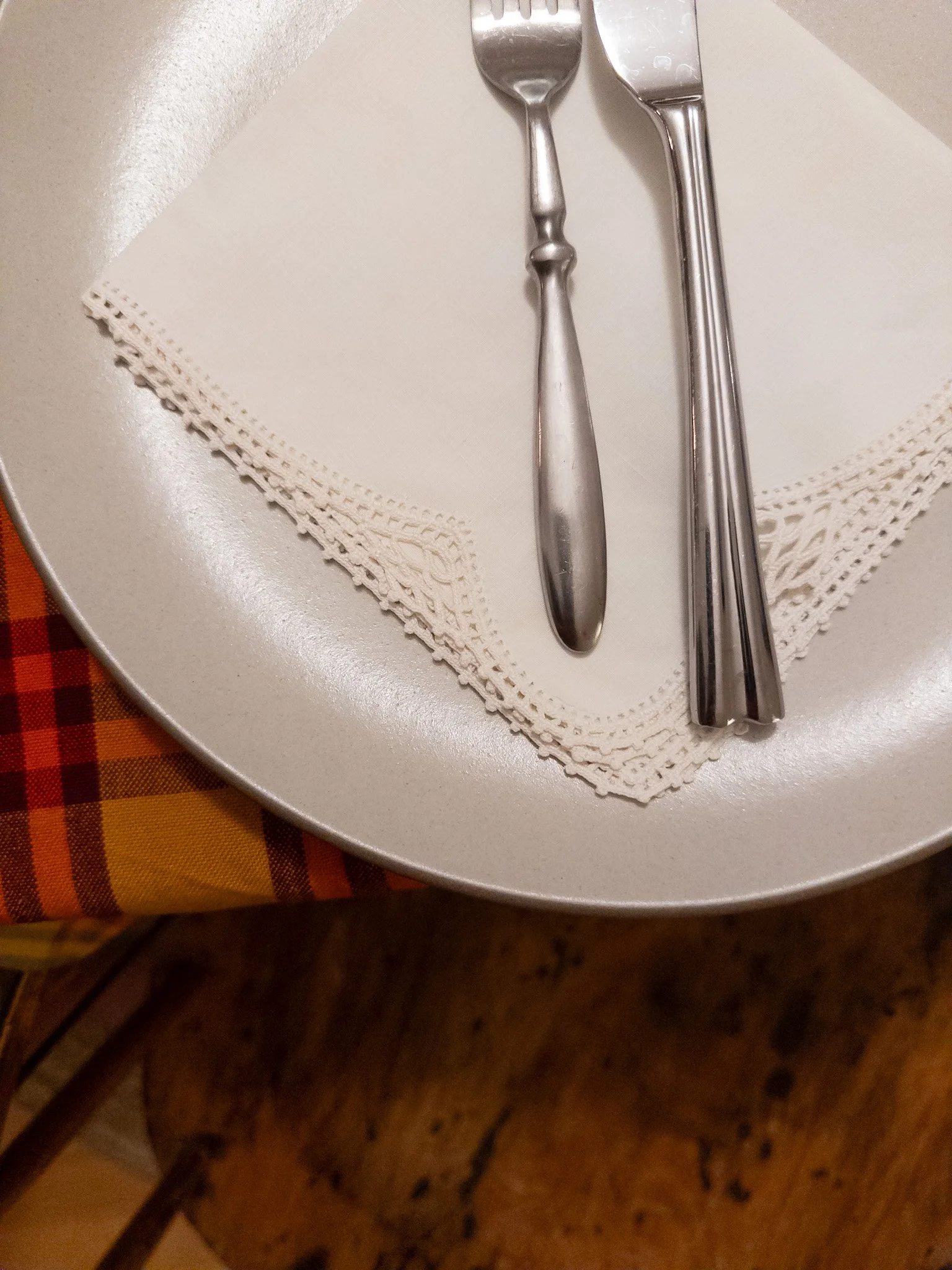 Hosting friends in the details