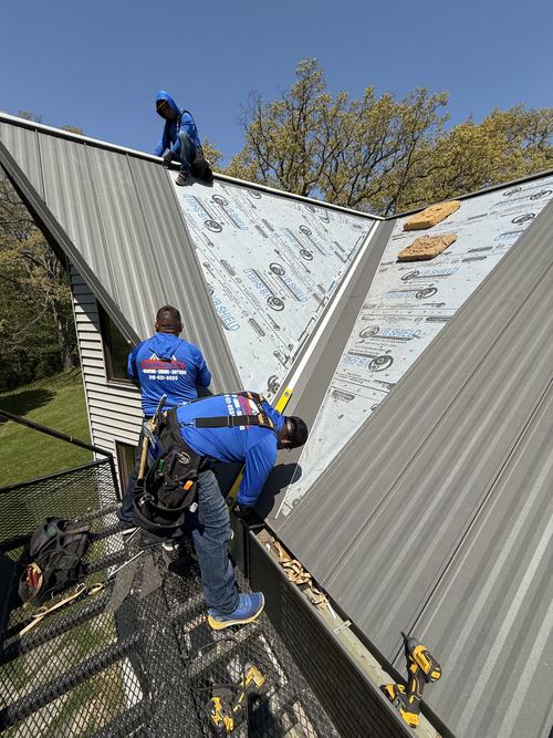 Standing seam metal roofing system