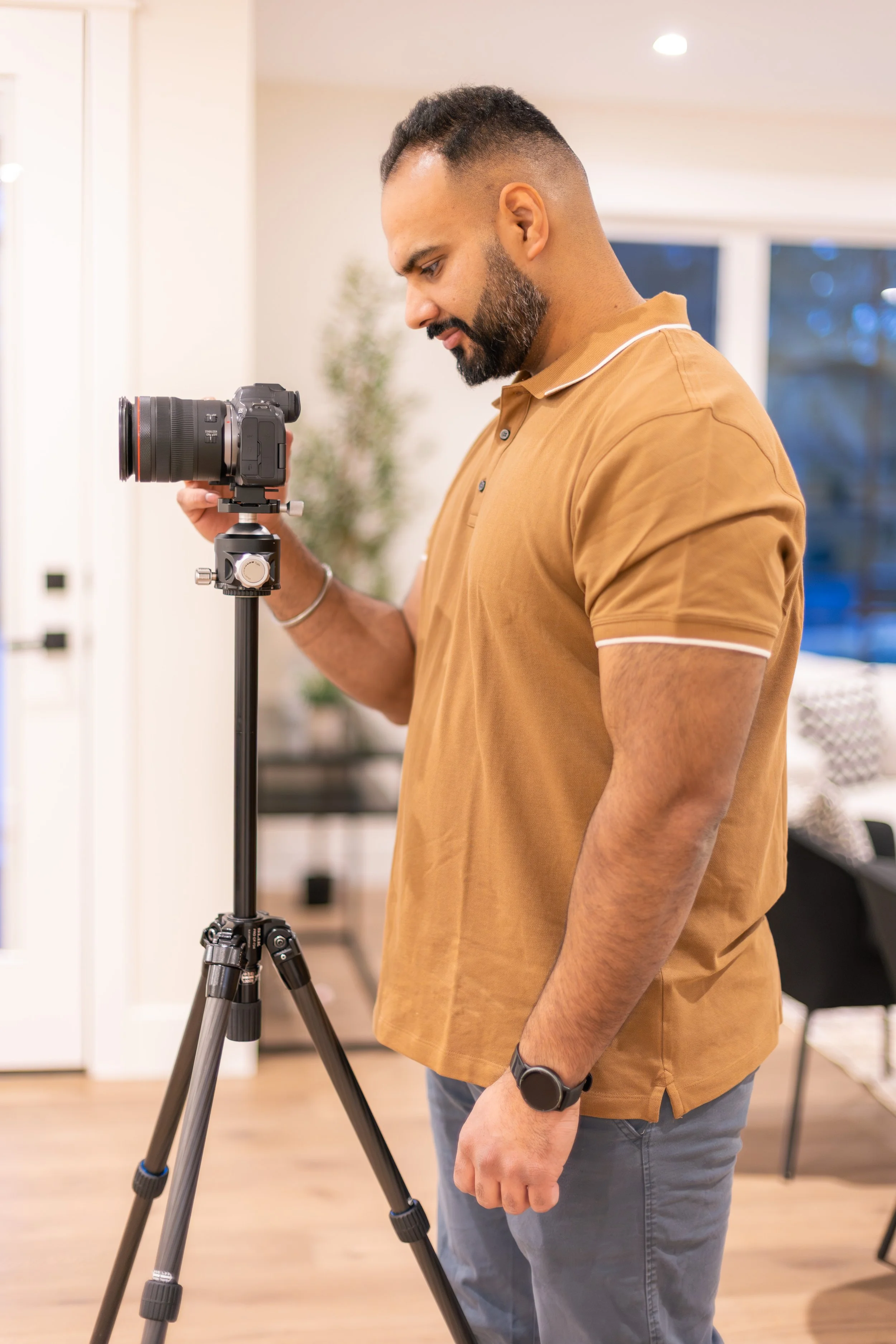 person stand with dslr jpg