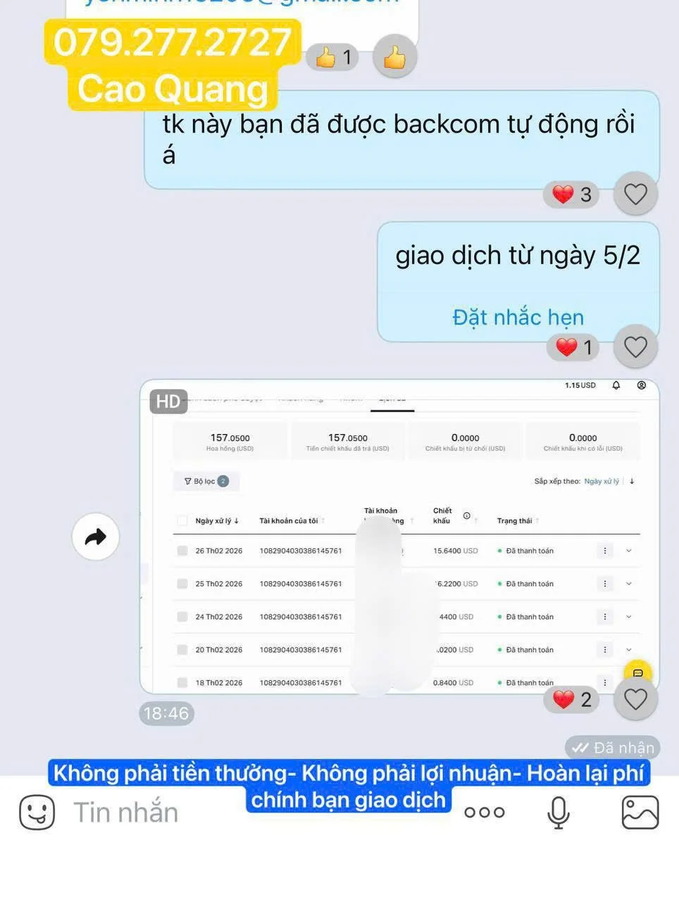 Chat conversation in Vietnamese about an online transaction, including a link or contact information and a screenshot of a bank account showing recent transactions.