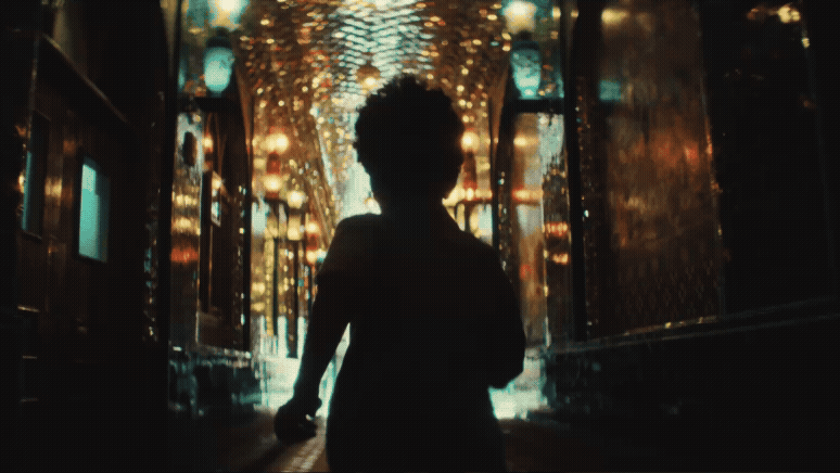 Visit Qatar 'Surprise Yourself - Magic'.gif