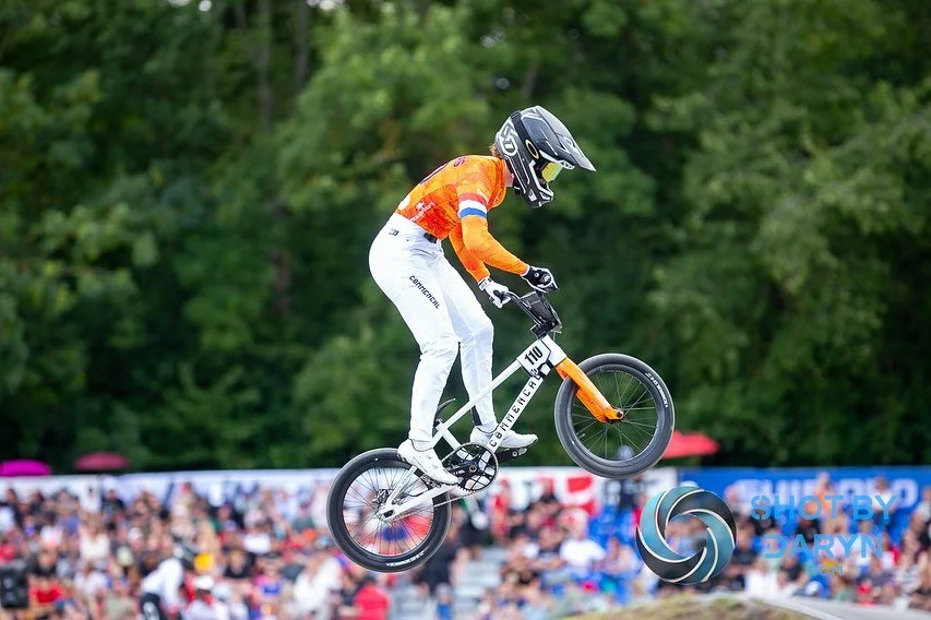 All smiles until she needed to assert her dominance @lauraasmulders FINALLY able to add her to my camera roll 🤣 #shotbydaryn #teamnl @teamnlwielersport @teamnlinsta @knwubmxracing @teamknwu