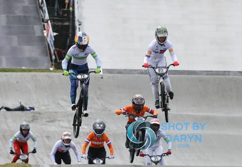 Digging deep @bethanyshriever pulling the W1 out the bag #shotbydaryn