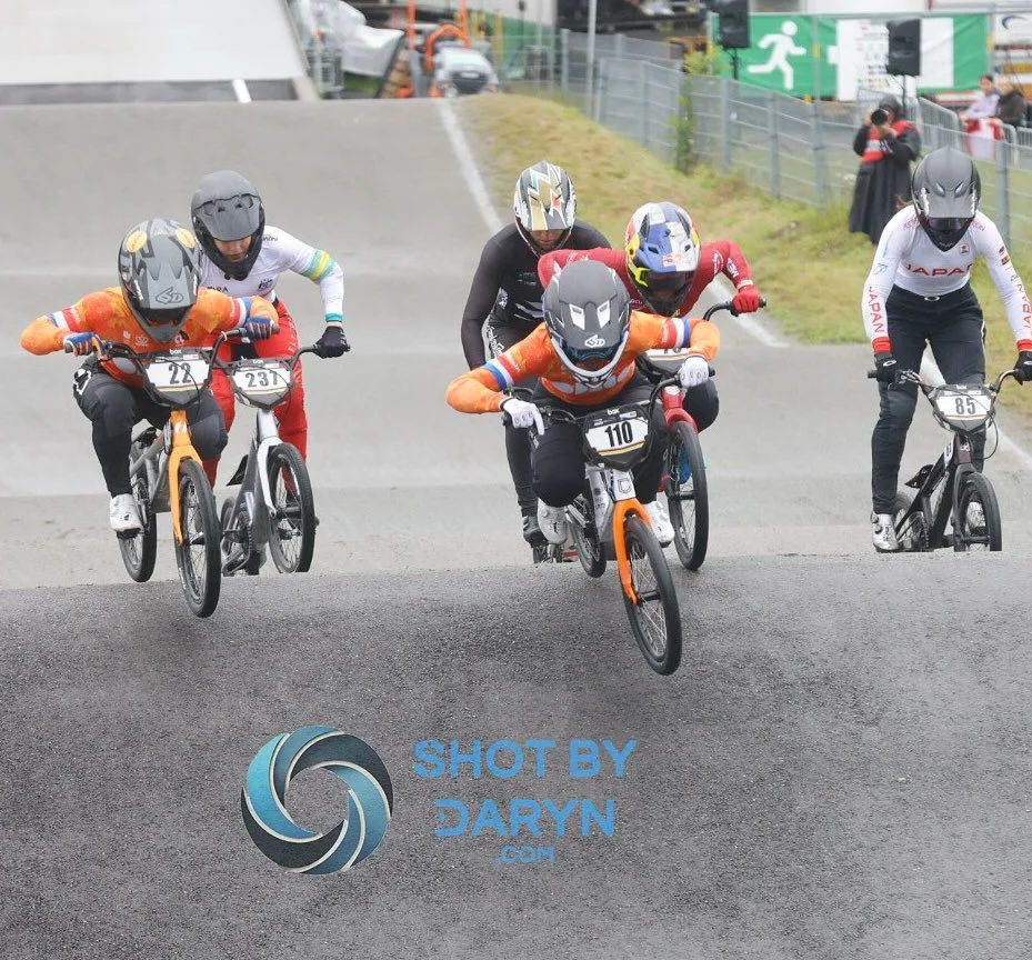Sisters @lauraasmulders and @merelsmulders battling it out in their 1/4 finals #shotbydaryn