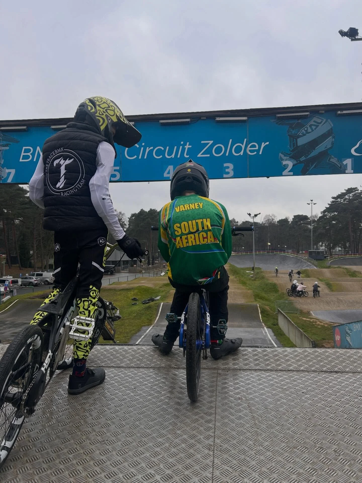 Of course, to end the year @aydenv46 had to go out to @bmx_zolder to get his last session in before the new year #bmxtraining #bmxkids #instakids #bmxforlife