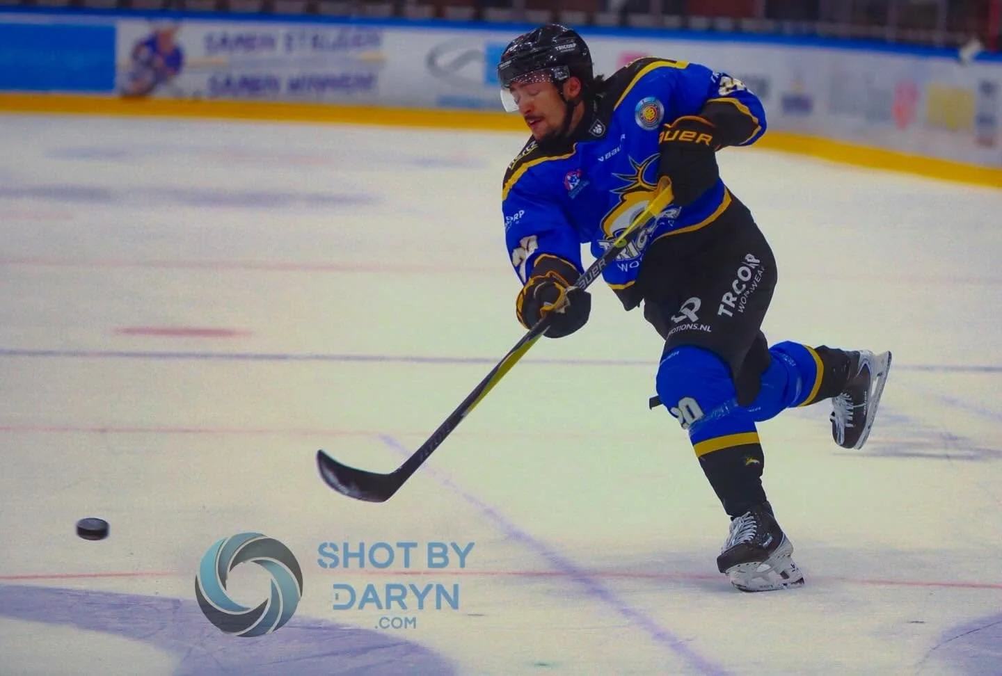 M&uuml;ller opening the scoring for the @tilburgtrappers against the @hannover.indians in their match #icehockey #shotbydaryn #tilburg #photographer #instapic