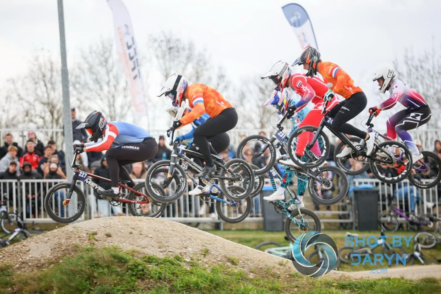 Nice Dutch fly by @knwubmxracing @mitchelschotman @timgoossensbmx @justinkimmann @vdh_bmx_racing #shotbydaryn #bmxracing