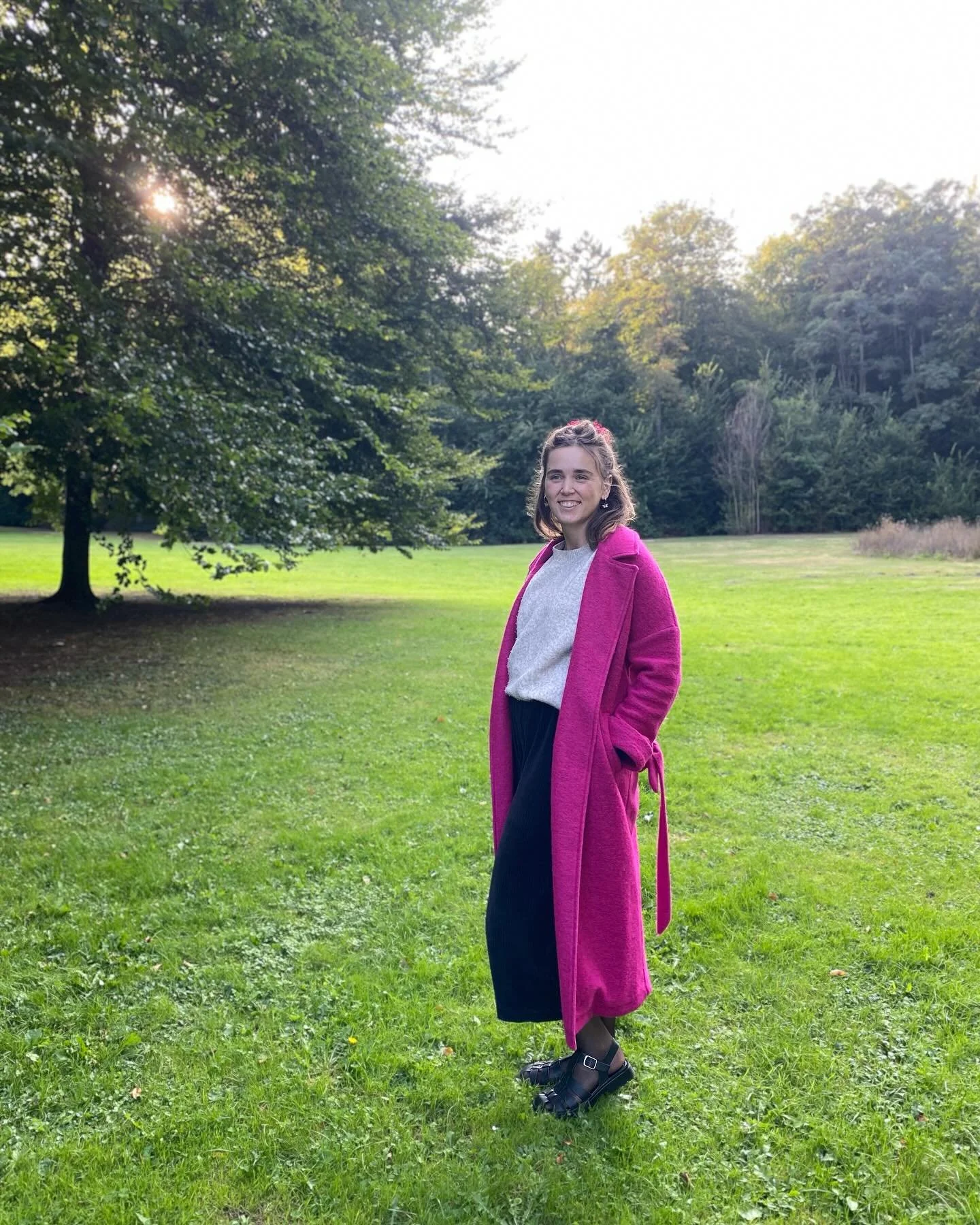 Hallo ihr Lieben! 
Mein Name ist Nena ich biete Yoga und ganzheitliche Massagen für Frauen an. Bewegung und Berührung machen mich friedlich und neugierig, geben mir eine lebendige Ruhe und Entspannung. Und diese Erfahrung möchte ich a