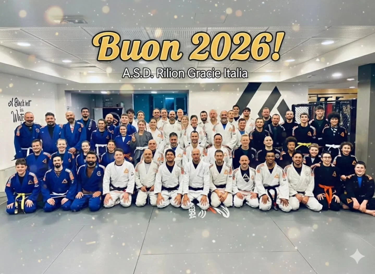 ​"Un immenso grazie a tutti voi per lo splendido percorso fatto insieme quest'anno. Siete stati incredibili nel superare le difficolt&agrave; e nel sostenervi a vicenda.
​Per questo 2026, il nostro augurio &egrave; che possiate mantenere viva la