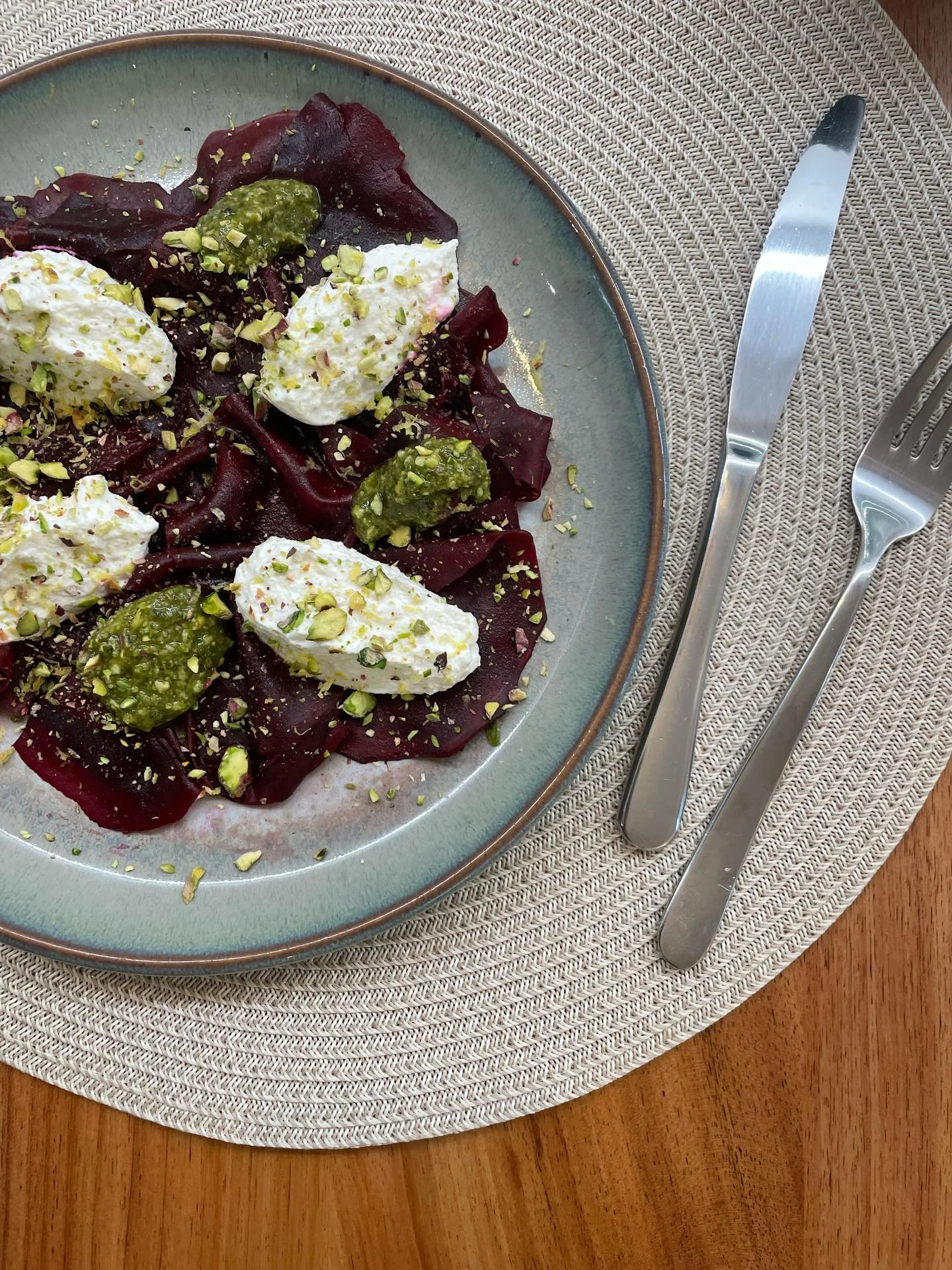 H&aacute; dias que come&ccedil;am devagar ☕️✨

Sem pressa. Sem hor&aacute;rios. S&oacute; boa comida, boa companhia e aquele conforto que sabe a casa. 

O brunch no 360 by hygge&amp;healthy nasce desse equil&iacute;brio: pratos nutritivos, cheios de 