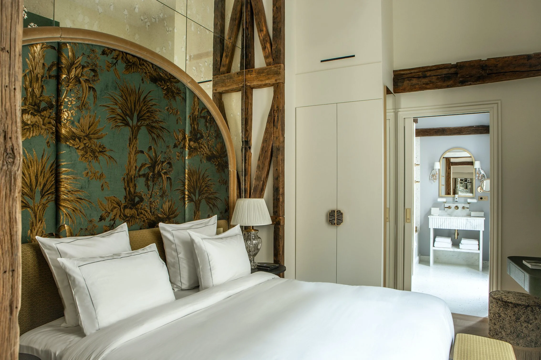 daniel jibert maison barrière vendôme room suite.jpeg