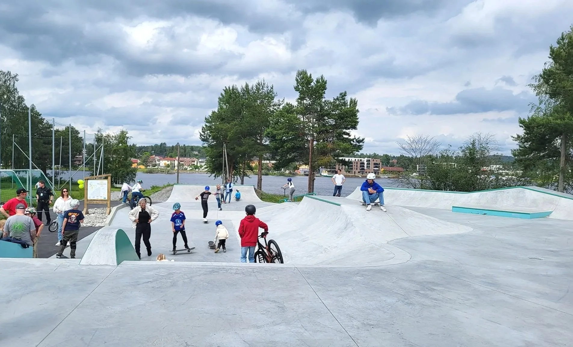 V%C3%B8yenenga_Skatepark_Betongpark_Shapers_compressed_2.jpg