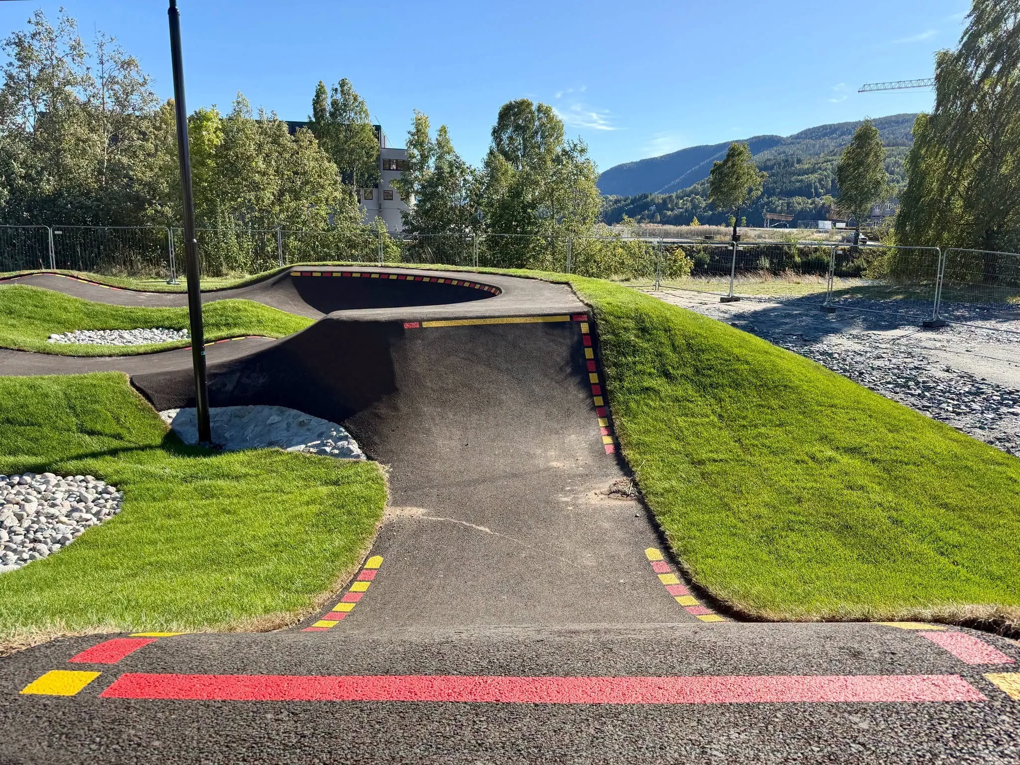 Notodden_Nesoya_Pumptrack_Shapers_compressed_3.jpg