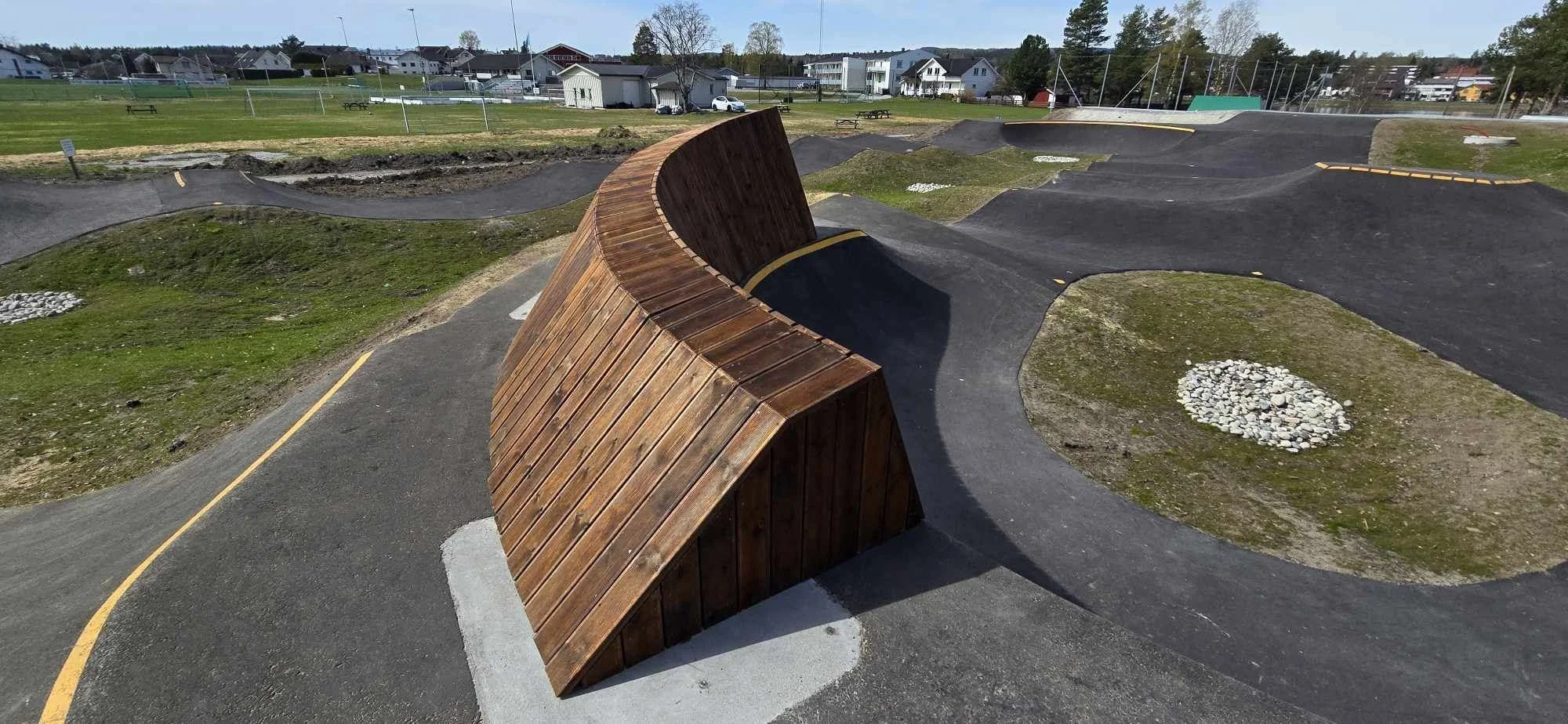 Vikersund_Pumptrack_Shapers_compressed_2.jpg
