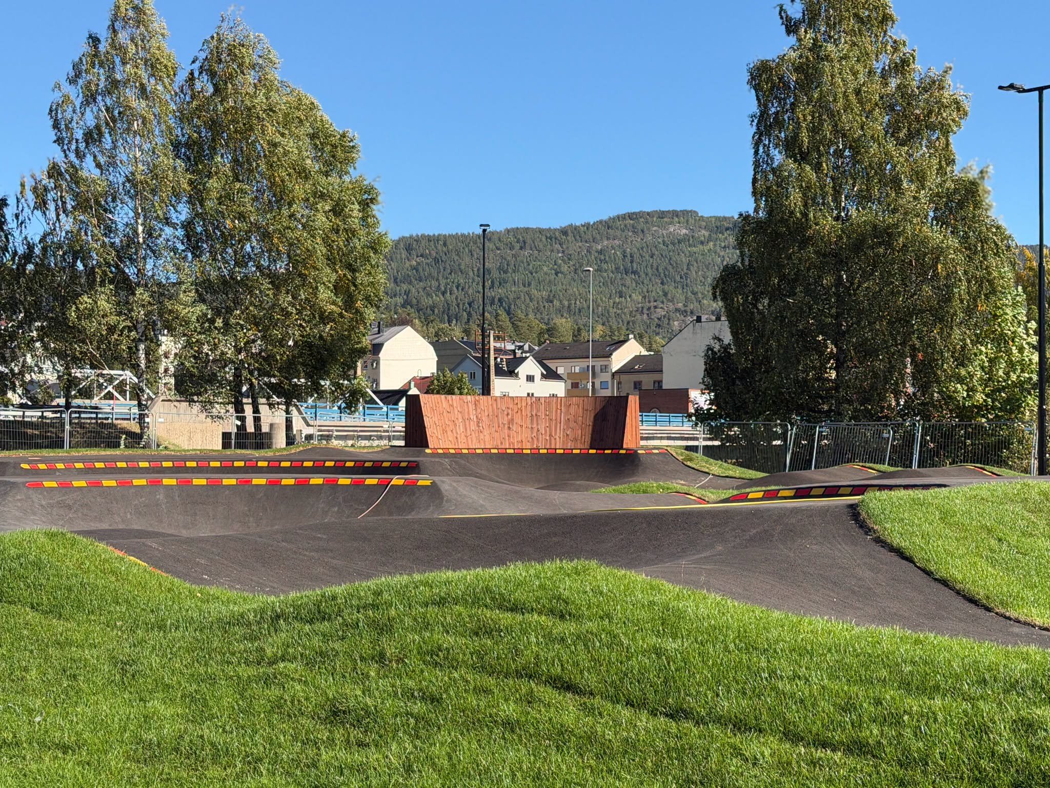 Notodden_Nesoya_Pumptrack_Shapers_compressed_2.jpg