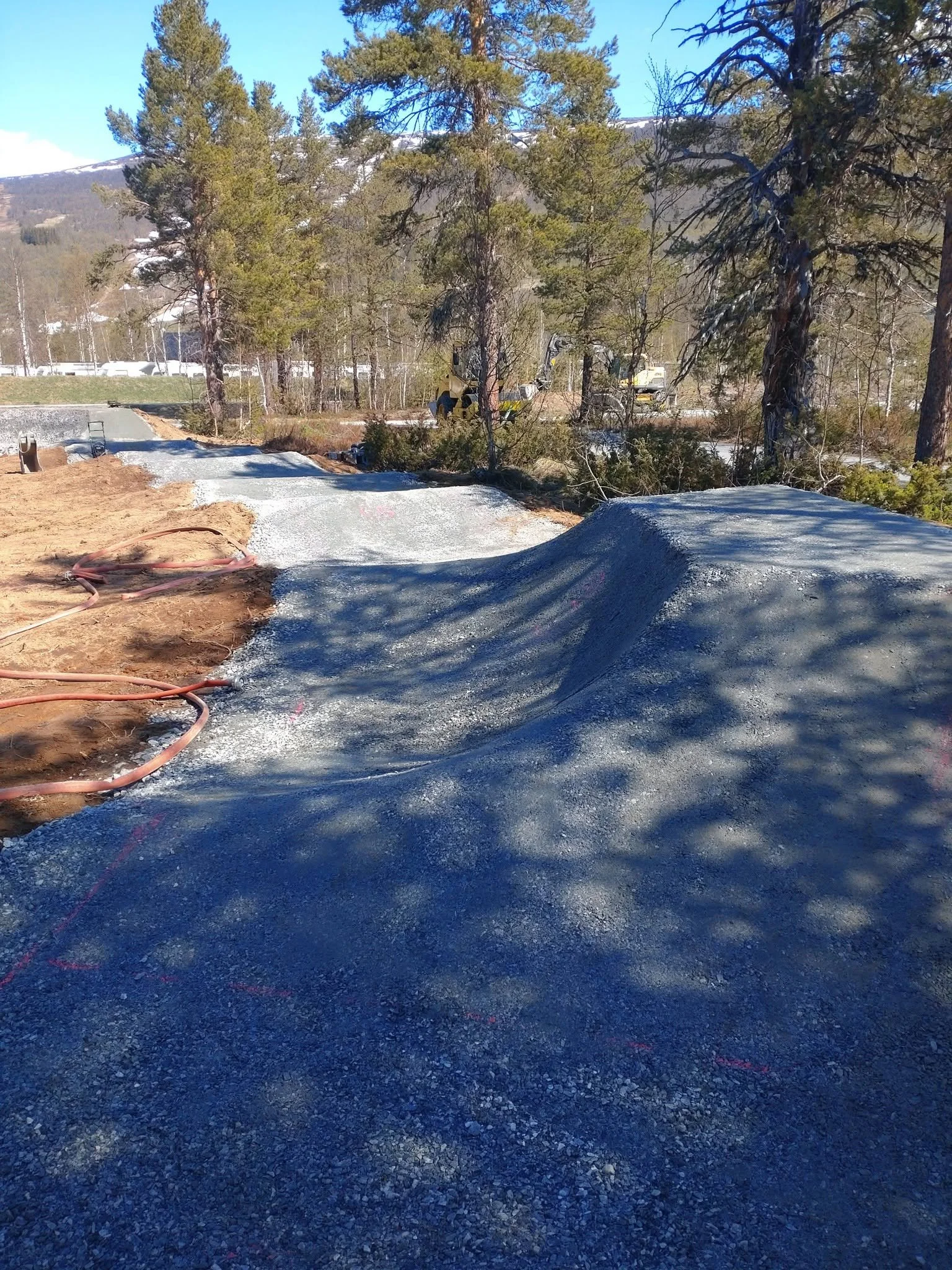 Bjorli_Pumptrack_Construction_Shapers_compressed_4.jpg