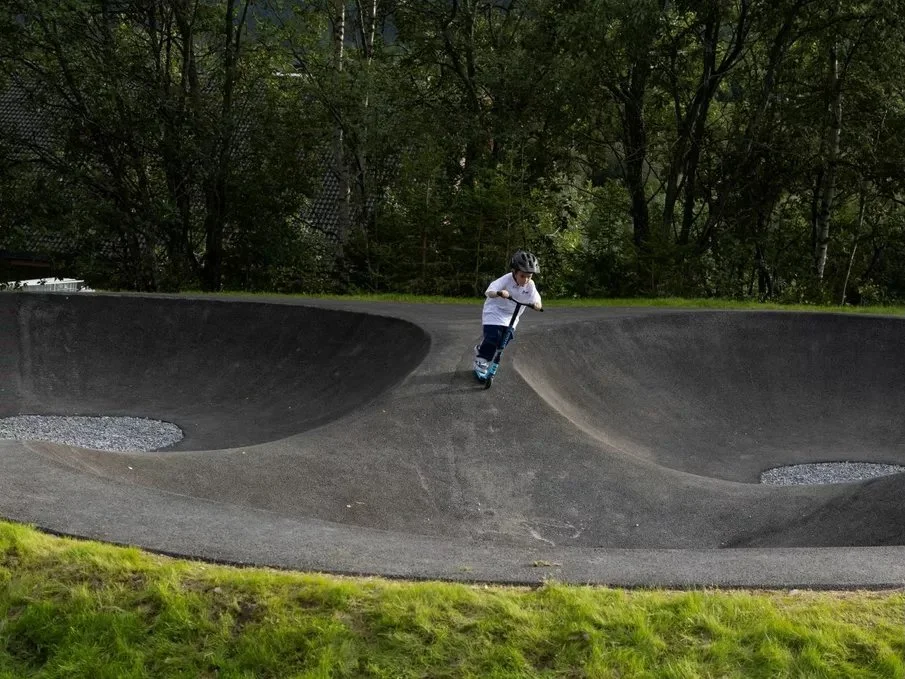 Hemsedal_Pumptrack_Shapers_compressed_1.jpeg