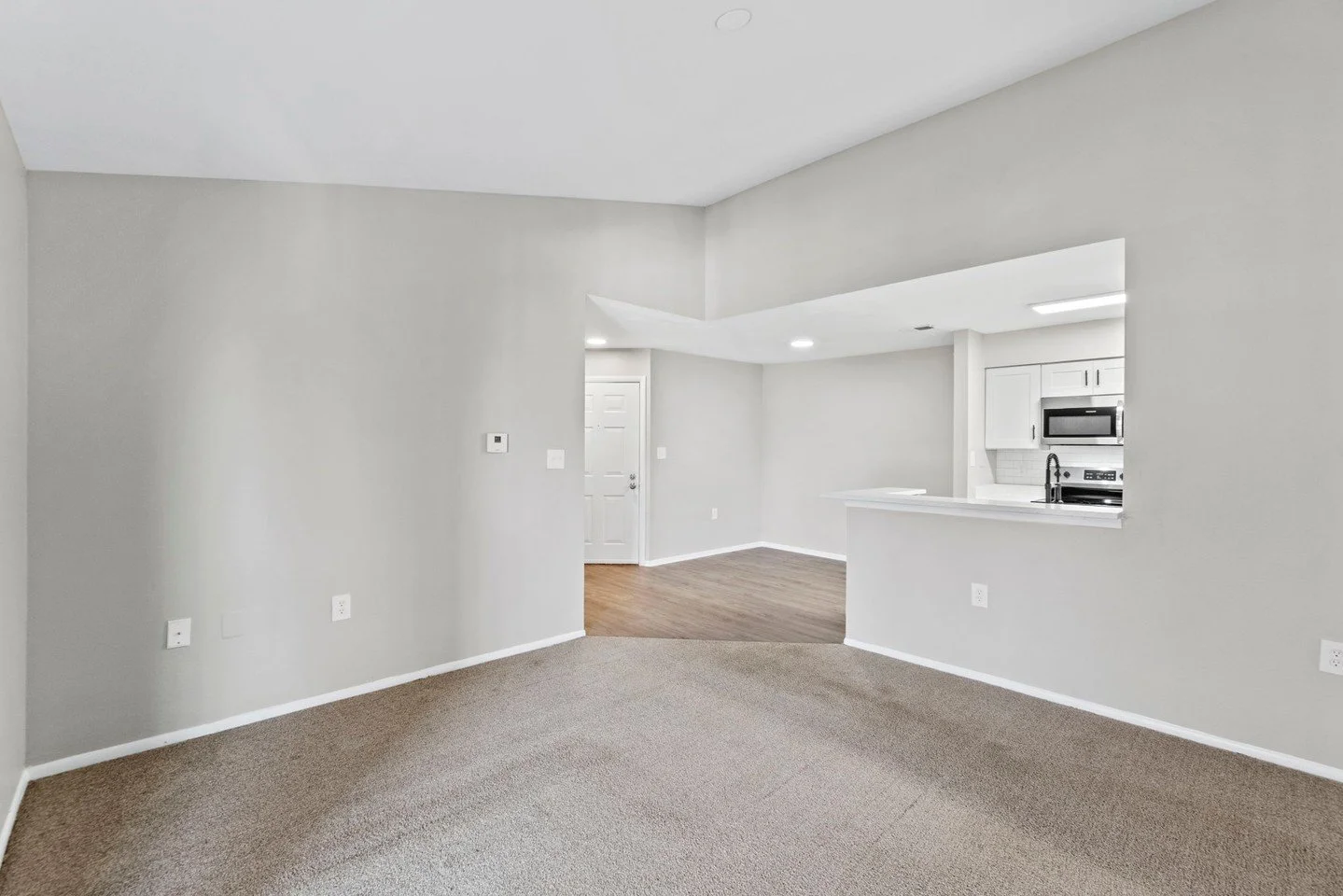 Welcome  to your spacious, peaceful, and perfect home. Where memories will be created and your next chapter begins!

#fieldsrockcreek #frederickmd #maryland #frederickmdrealestate #nowleasing