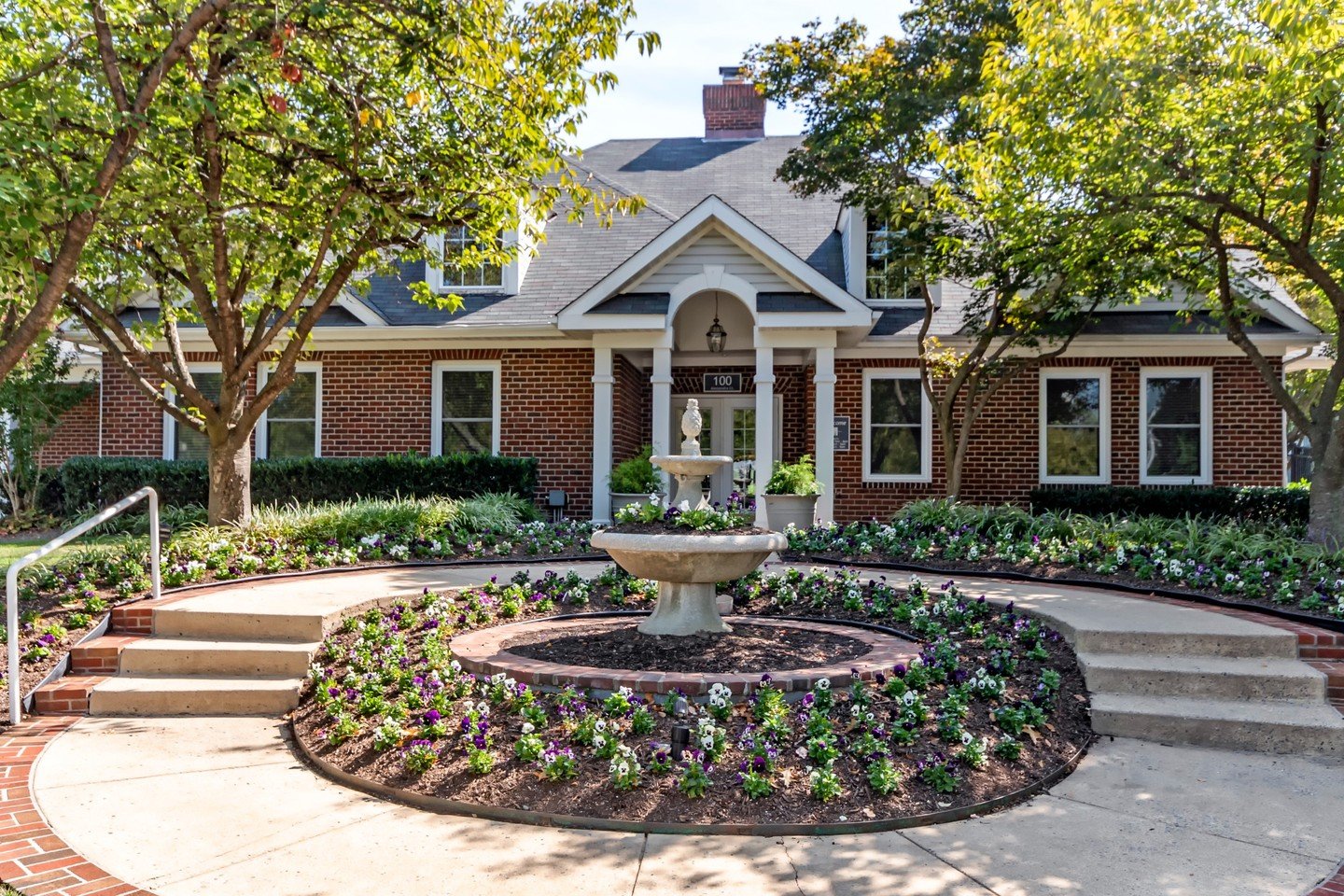 Have questions about our community? Swing by the Leasing Office! Our team is happy to help with all your needs.

#fieldsrockcreek #frederickmd #maryland #frederickmdrealestate