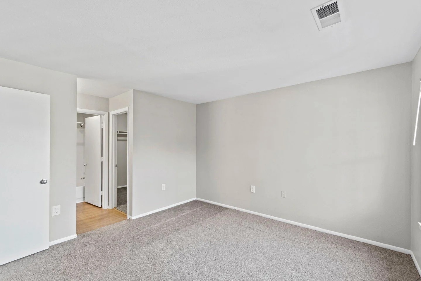 Modern living starts here! Schedule a tour today!

www.fieldsrockcreek.com/

#fieldsrockcreek #frederickmd #maryland #frederickmdrealestate #apartmentliving #moveinready #forrent #apartmentgoals #homesweethome #apartmentsearch