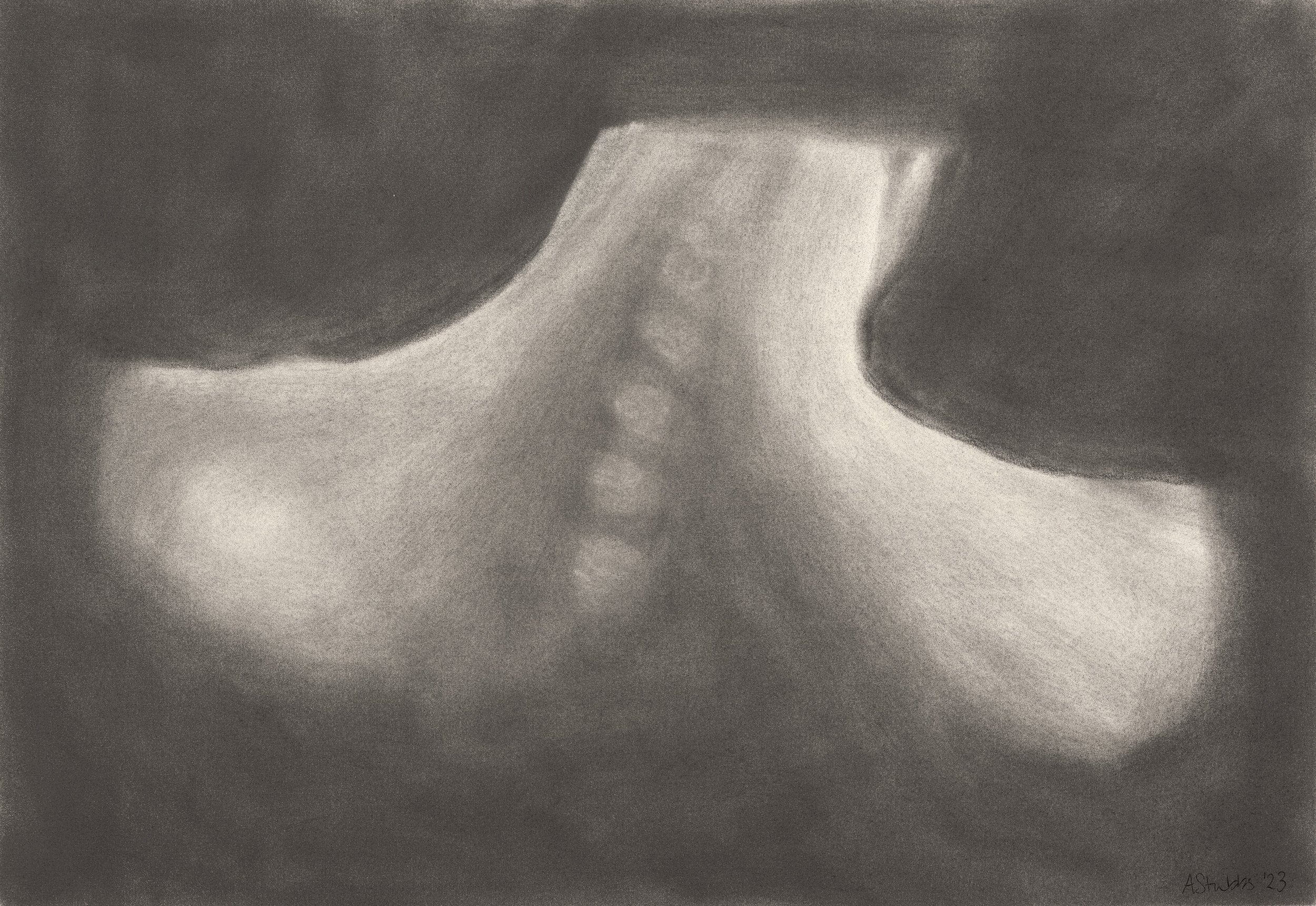 Edge of Form / Graphite Study by Anna Stubbs.
A pared-back graphite sketch tracing the quiet geometry of the human body by UK Artist Anna Stubbs. Delicate contour lines and whispered shading lend intimacy to the subject, while negative space becomes