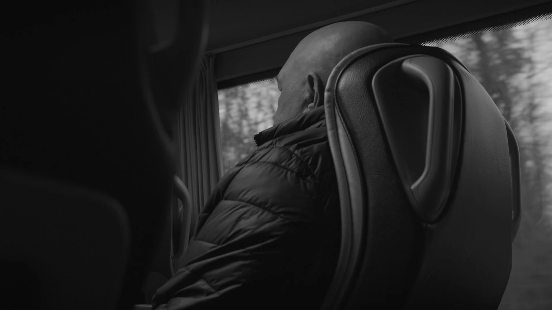 W pomiędzy / In-between