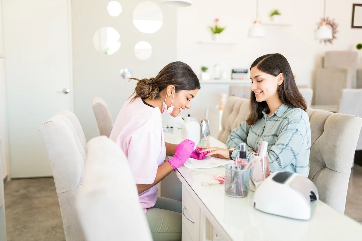 Coming to Springfield, IL for a Wedding at Pole Barn Chic? Here's Where to Get Your Hair &amp; Nails Done