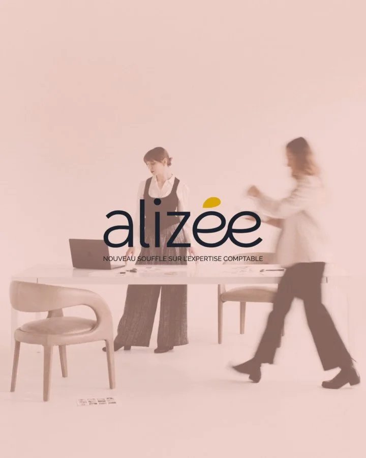 ✨ D&eacute;couvrez l&rsquo;identit&eacute; valid&eacute;e pour Aliz&eacute;e, cabinet d&rsquo;expertise comptable &agrave; Pau.
Une version retravaill&eacute;e &agrave; partir de la premi&egrave;re piste graphique, twist&eacute;e avec un jaune ocre c