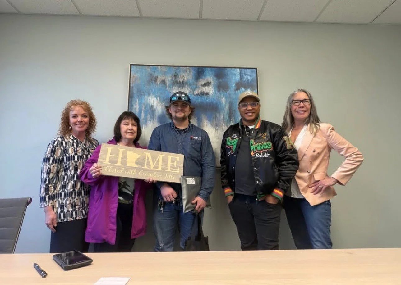 Officially homeowners! 🏡✨

Big smiles, new keys, and a whole lot of excitement for what&rsquo;s ahead! Closing day never gets old and we&rsquo;re so happy to celebrate this special moment with you! 

#ClosingDay #NewHome #ExecutiveTitle #SmilesAllAr