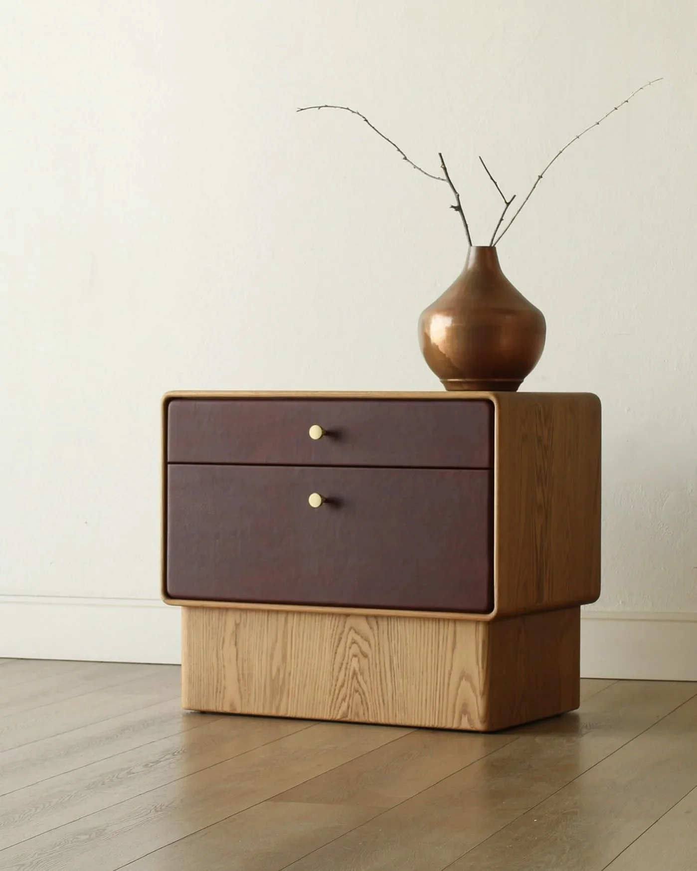 NIghtstand o14