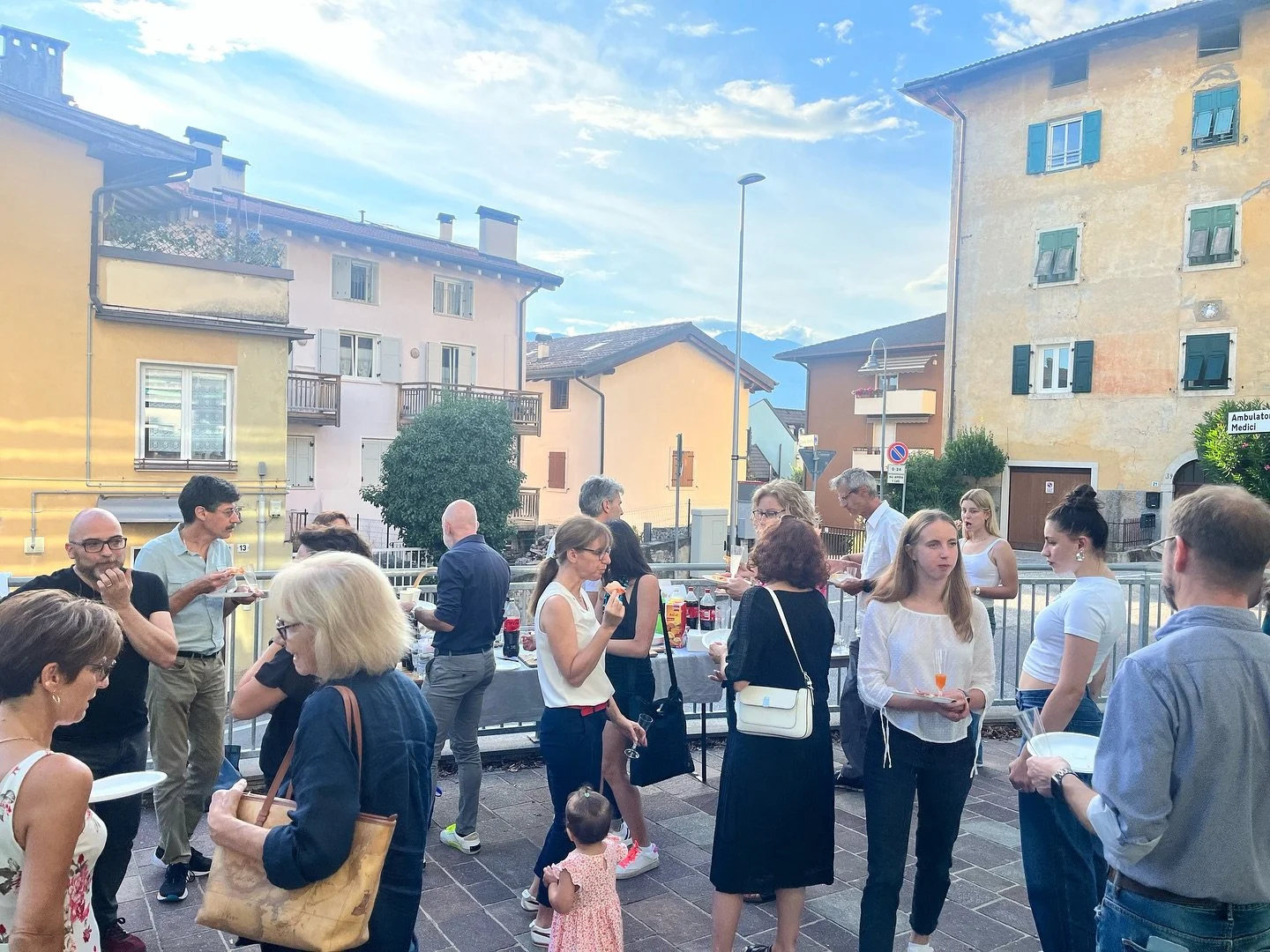 Continuano senza tregua le date di Teatro in giardino 🪴
A volte il tempo non è dalla nostra parte ma siamo prontə a trovare il piano B.
TROPPO BELLA PER ESSERE VERA
Con Maria Vittoria Barrella
Di Massimiano Bucchi
Regia Maura Pettorruso
Pr