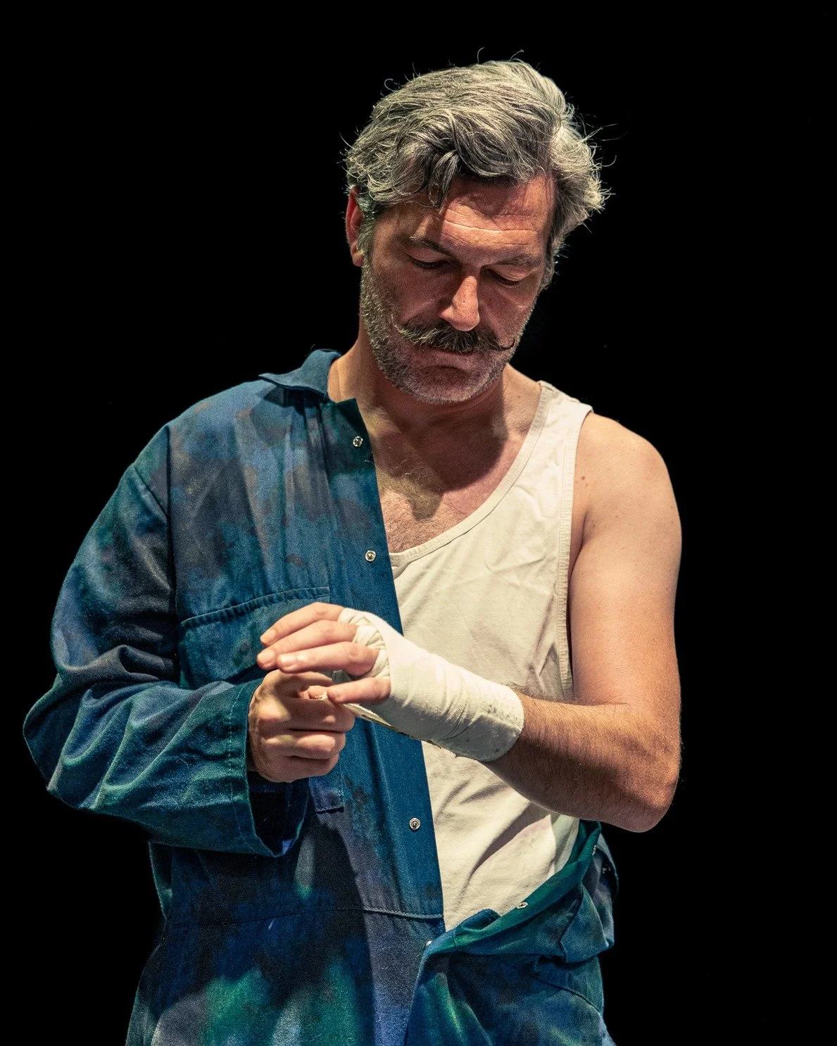 🥊 Sta per tornare al Fringe Catania Off uno spettacolo che non lascia scampo: “Boxeur”.
Un viaggio teatrale che porta sul ring corpo e anima, tra resistenza, cadute e risalite.
📍 KAIROS – Events, food & wellness
Via de Pretis