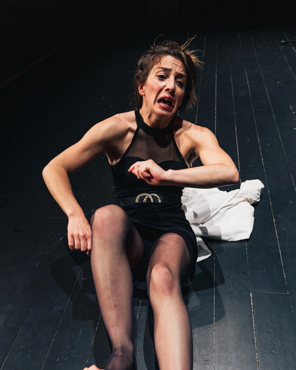 🔎 Cosa significa davvero “essere bella”?
In scena una scienziata e donna in carriera che affronta gli stereotipi più radicati con la forza dell’umorismo.
🎭 “Troppo bella per essere vera” ti aspetta al Fringe Ca