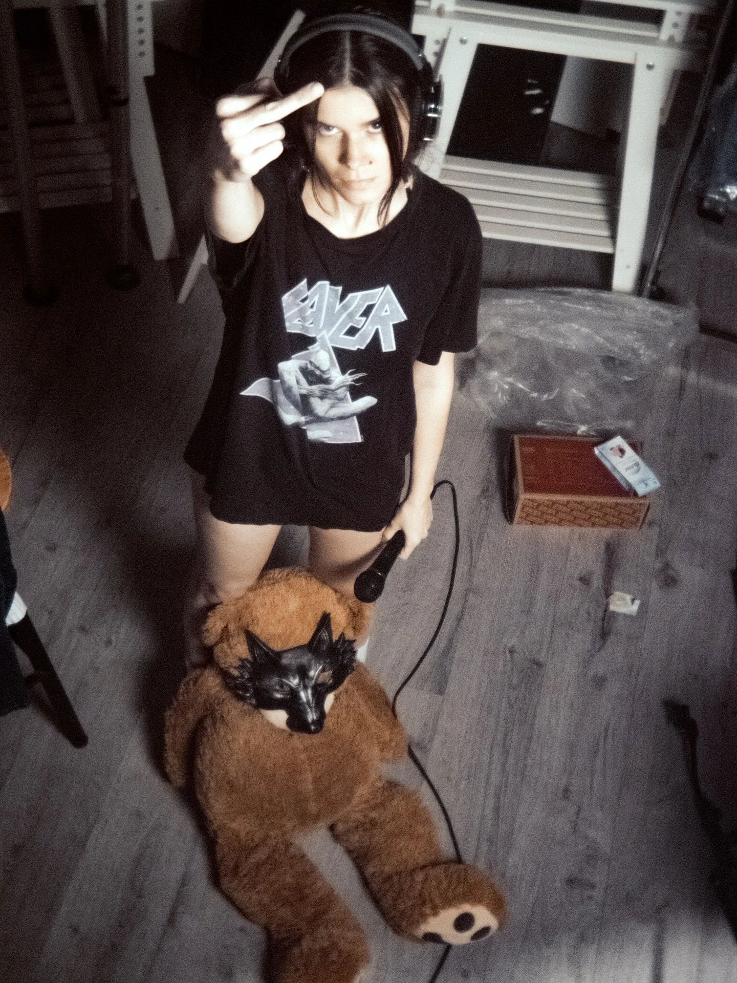 Un&rsquo;immagine pu&ograve; contenere una voce.
PUTTANA &egrave; corpo, suono e sguardo che si espongono senza difese.
A gennaio questa storia attraversa l&rsquo;oceano e arriva a New York, al @sohoplayhousenyc , per l&rsquo;International Fringe Enc